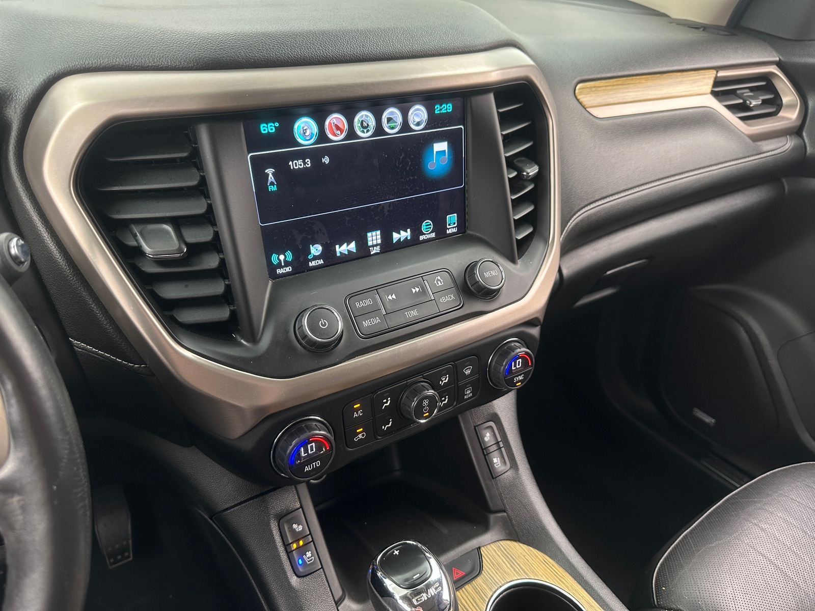Thumbnail: 2018 GMC Acadia - 3