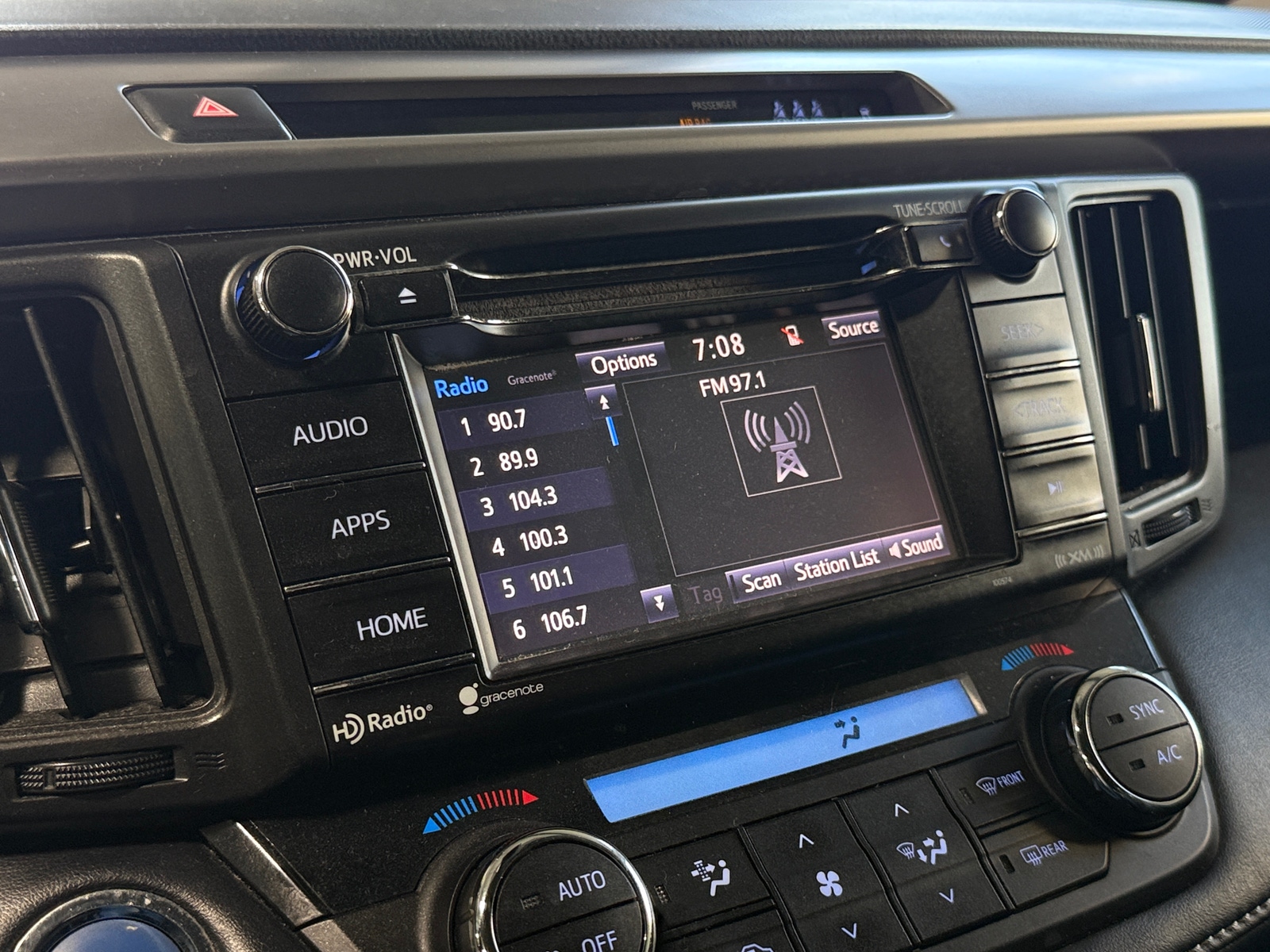 Thumbnail: 2018 Toyota RAV4 - 4