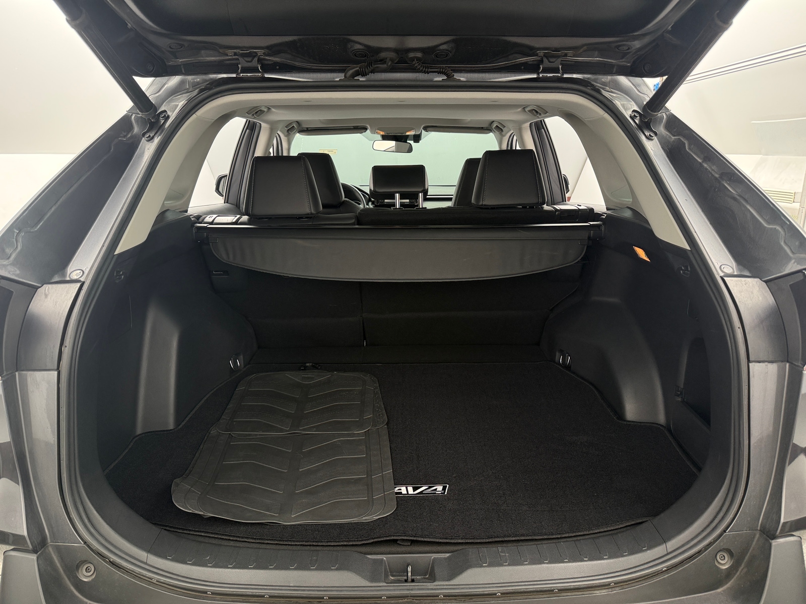 Thumbnail: 2021 Toyota RAV4 - 6