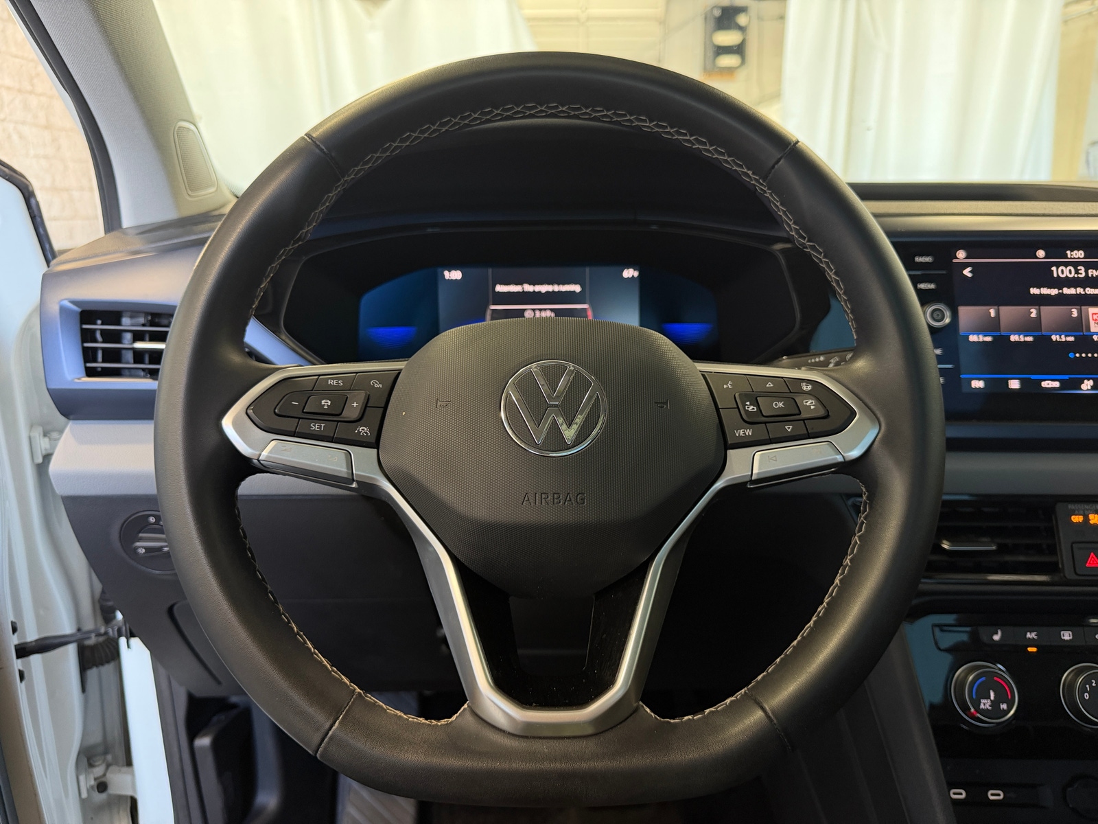 Thumbnail: 2023 Volkswagen Taos - 5