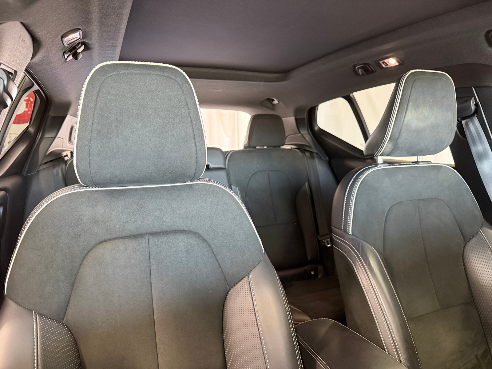 Thumbnail: 2021 Volvo XC40 - 2