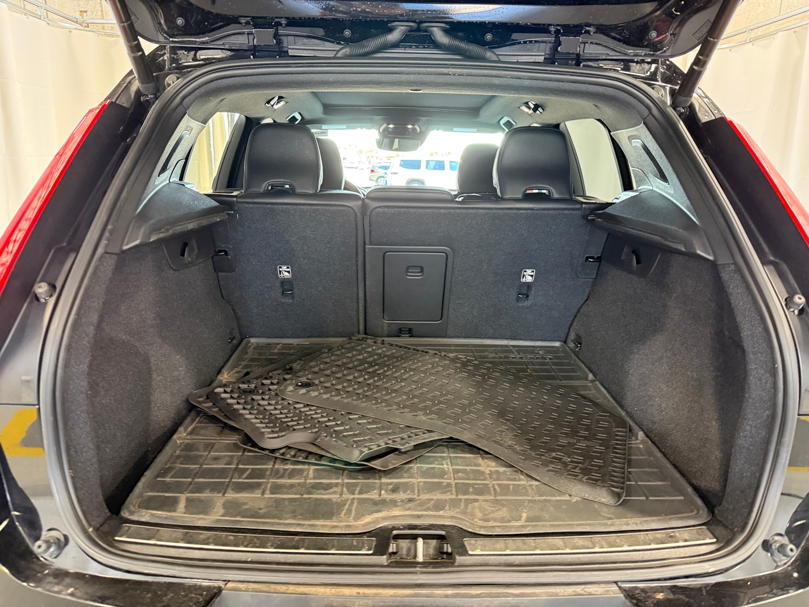 Thumbnail: 2021 Volvo XC40 - 7