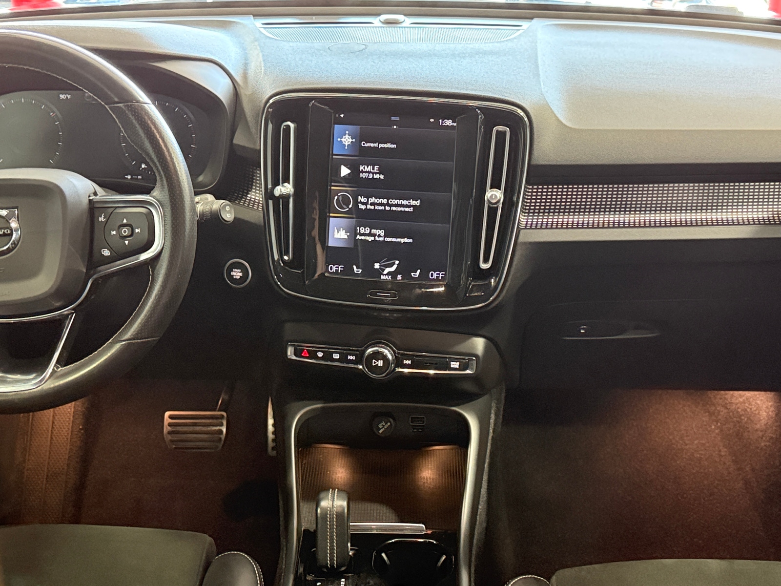 Thumbnail: 2021 Volvo XC40 - 4