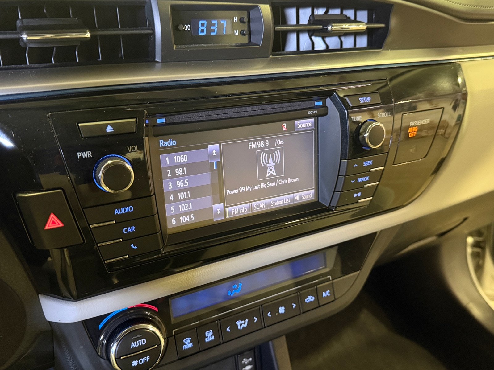 Thumbnail: 2015 Toyota Corolla - 4