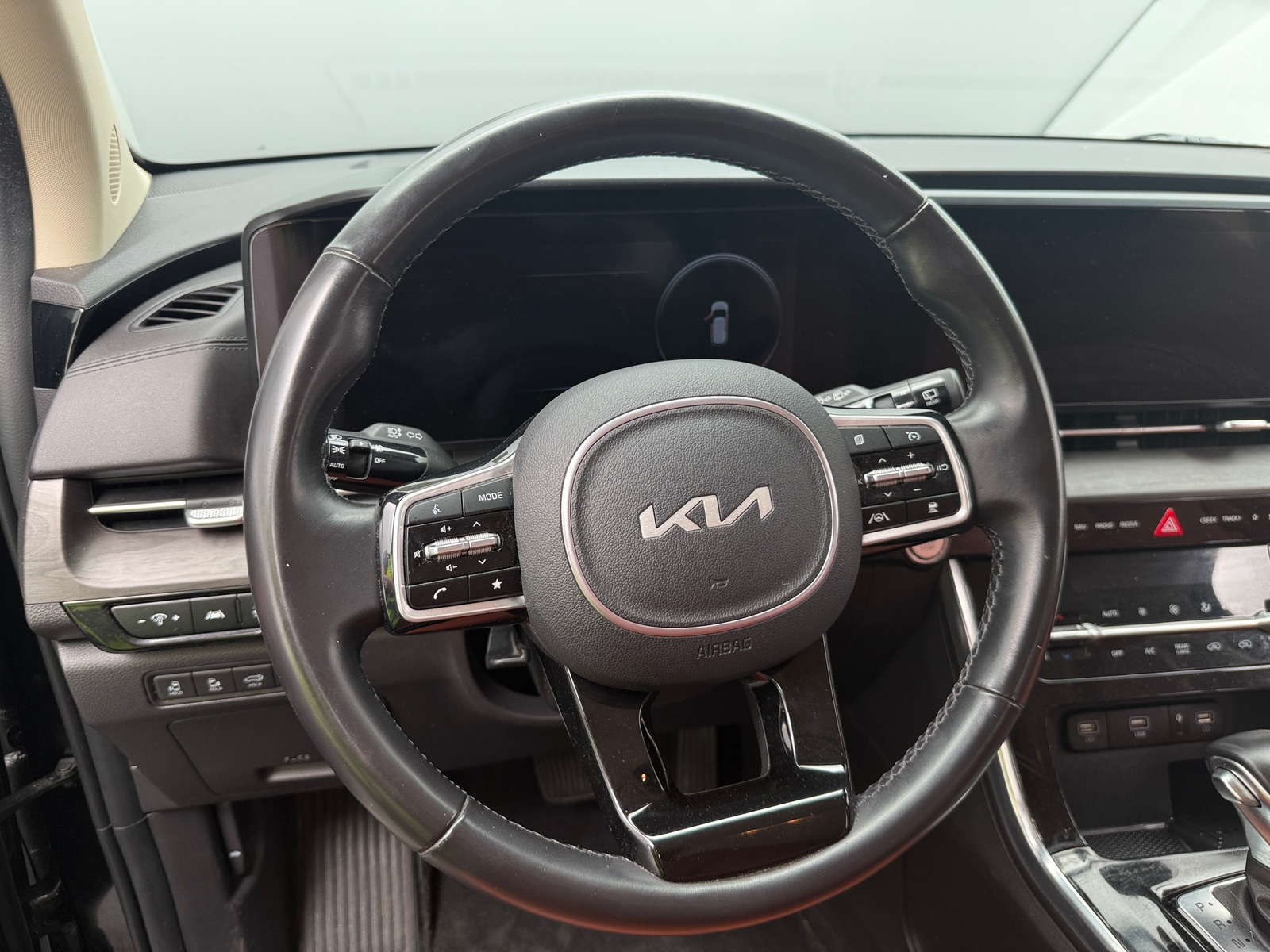 Thumbnail: 2023 Kia Carnival - 4