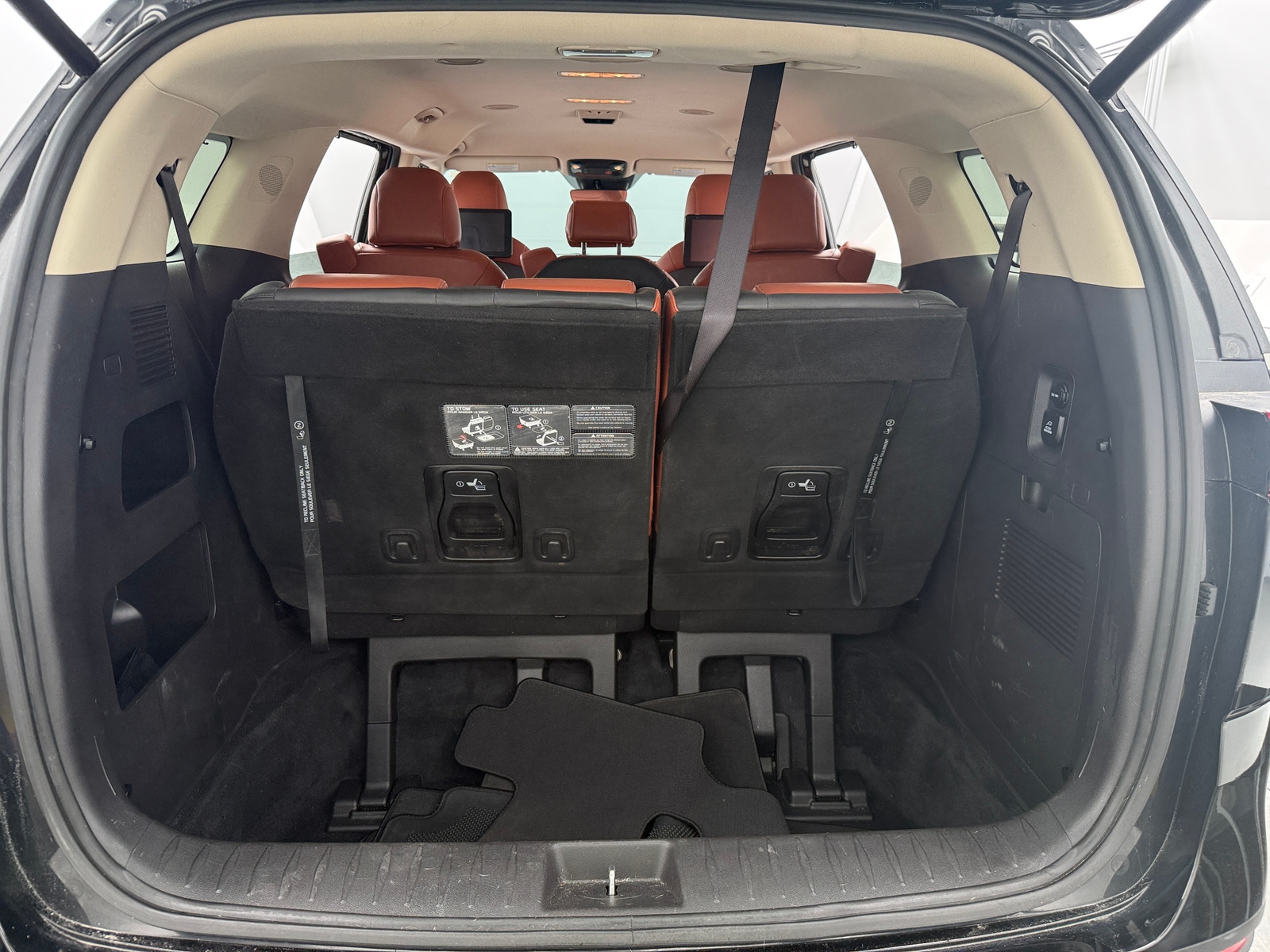 Thumbnail: 2023 Kia Carnival - 6