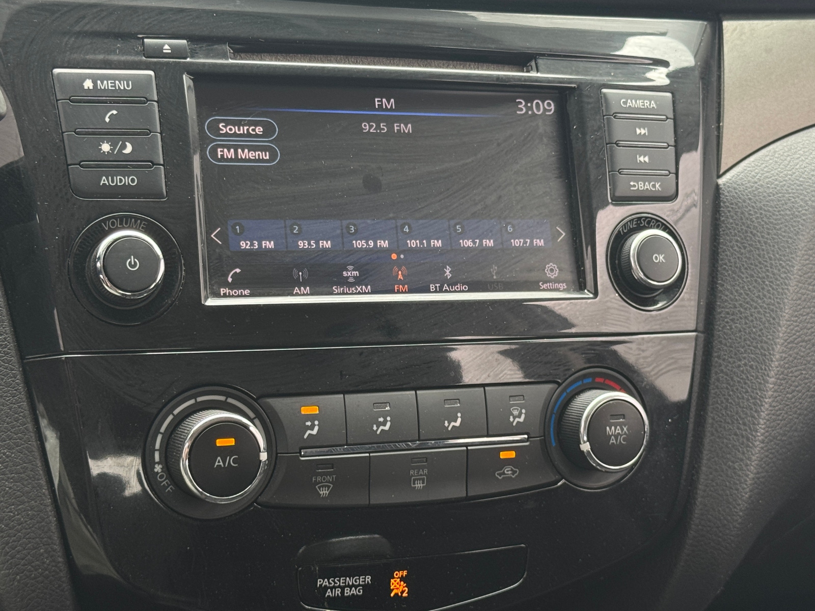 Thumbnail: 2019 Nissan Rogue Sport - 4