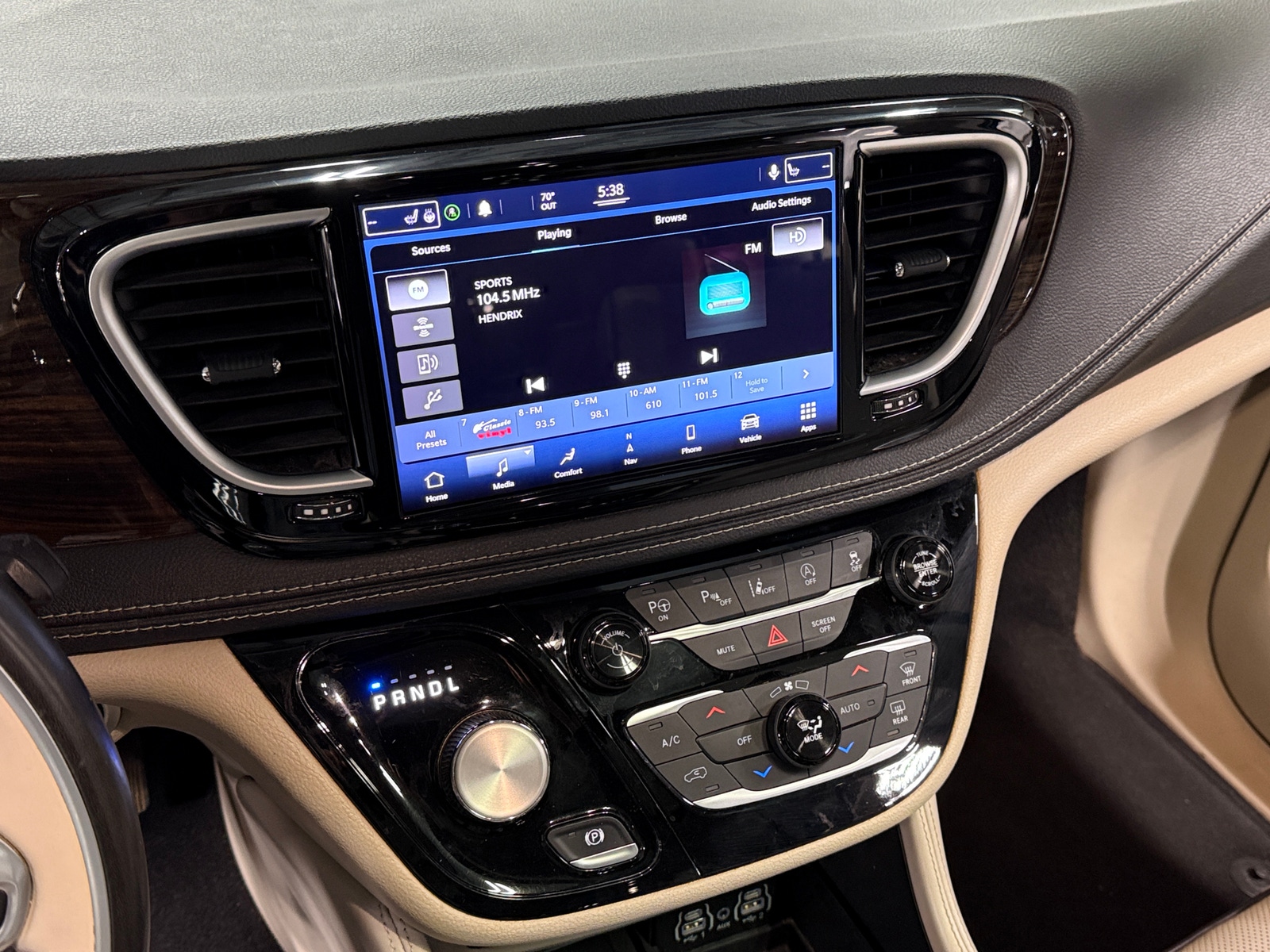 Thumbnail: 2021 Chrysler Pacifica - 3