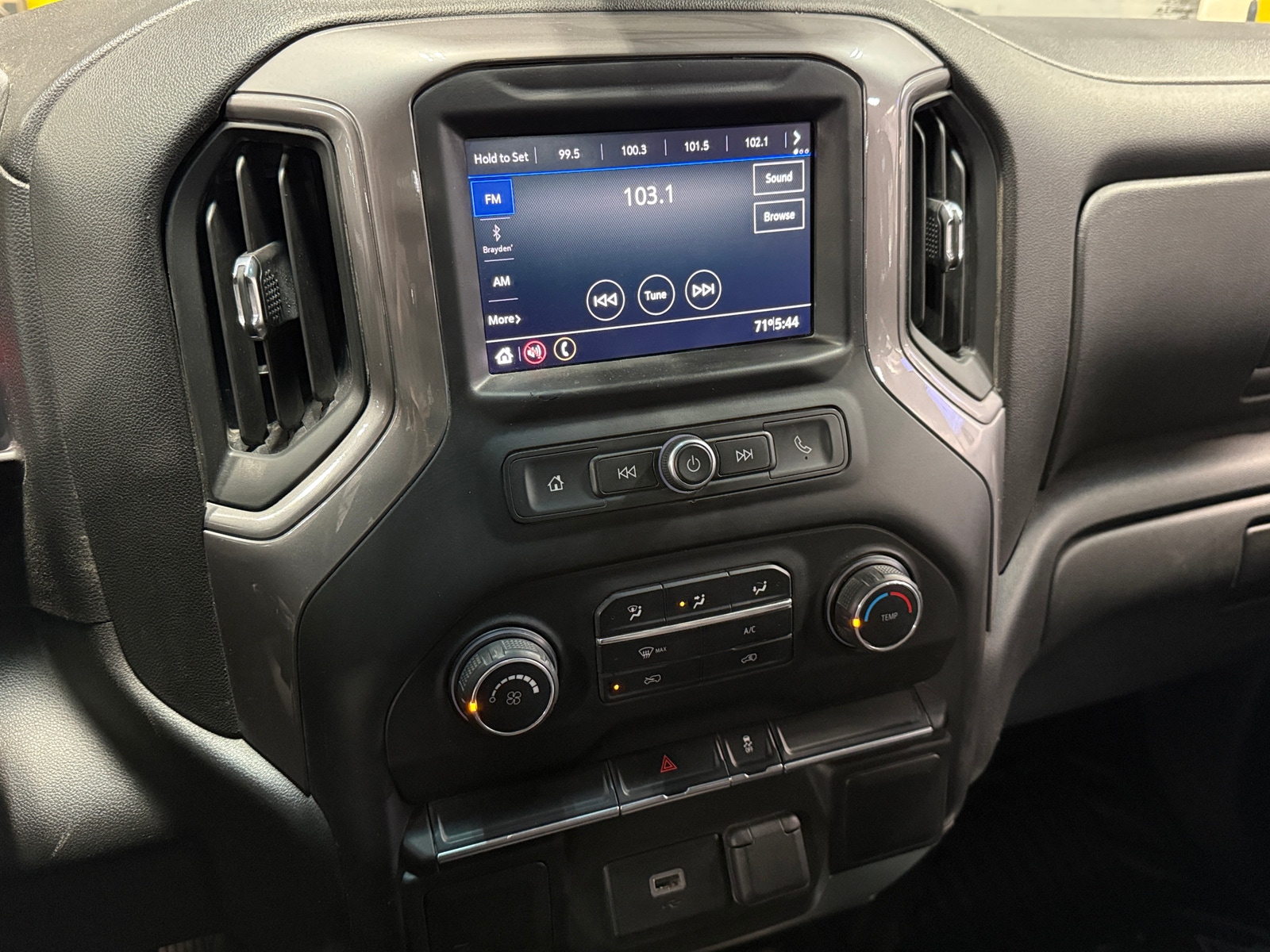 Thumbnail: 2020 Chevrolet Silverado 1500 - 4