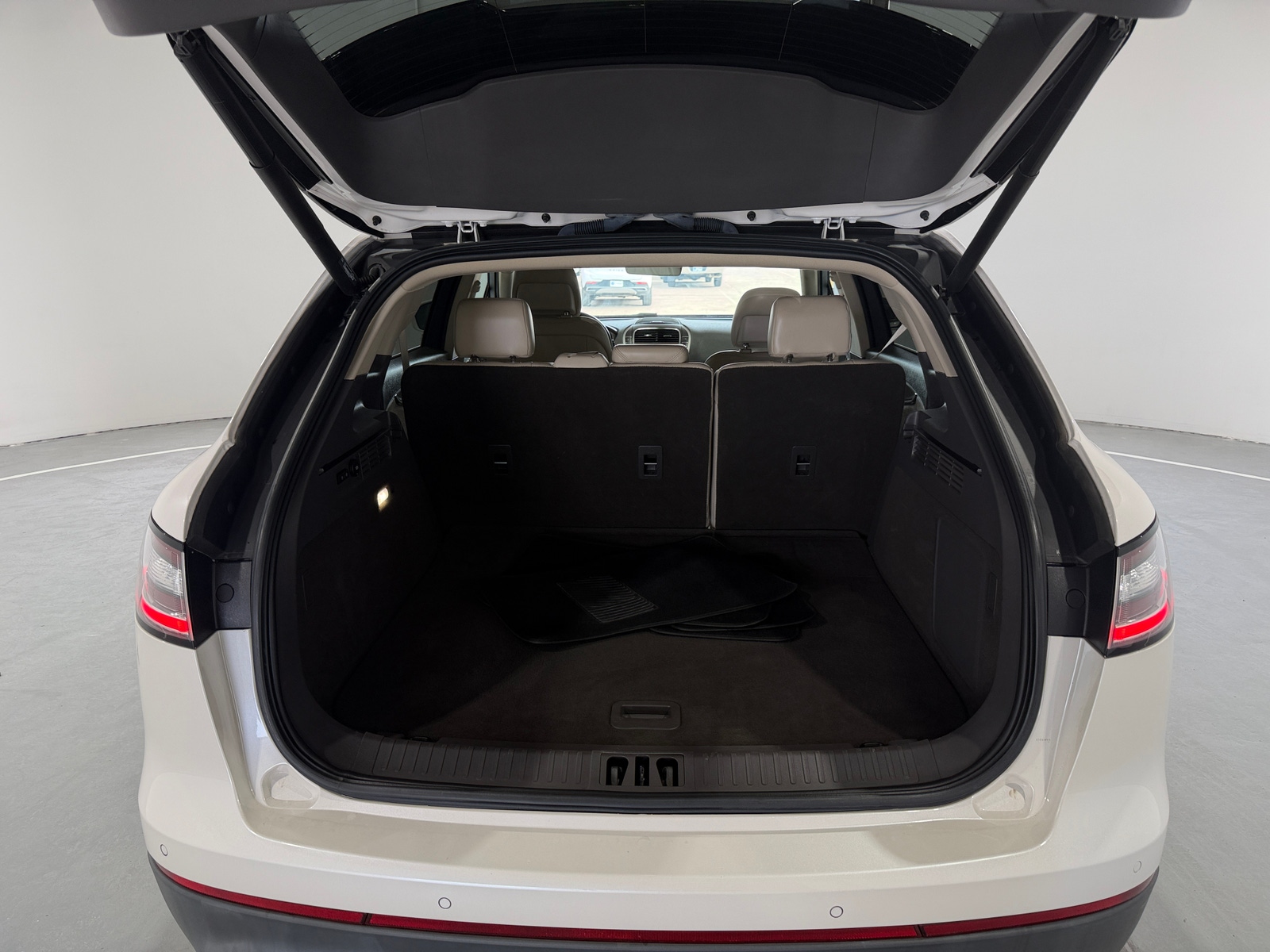 Thumbnail: 2019 Lincoln Nautilus - 6