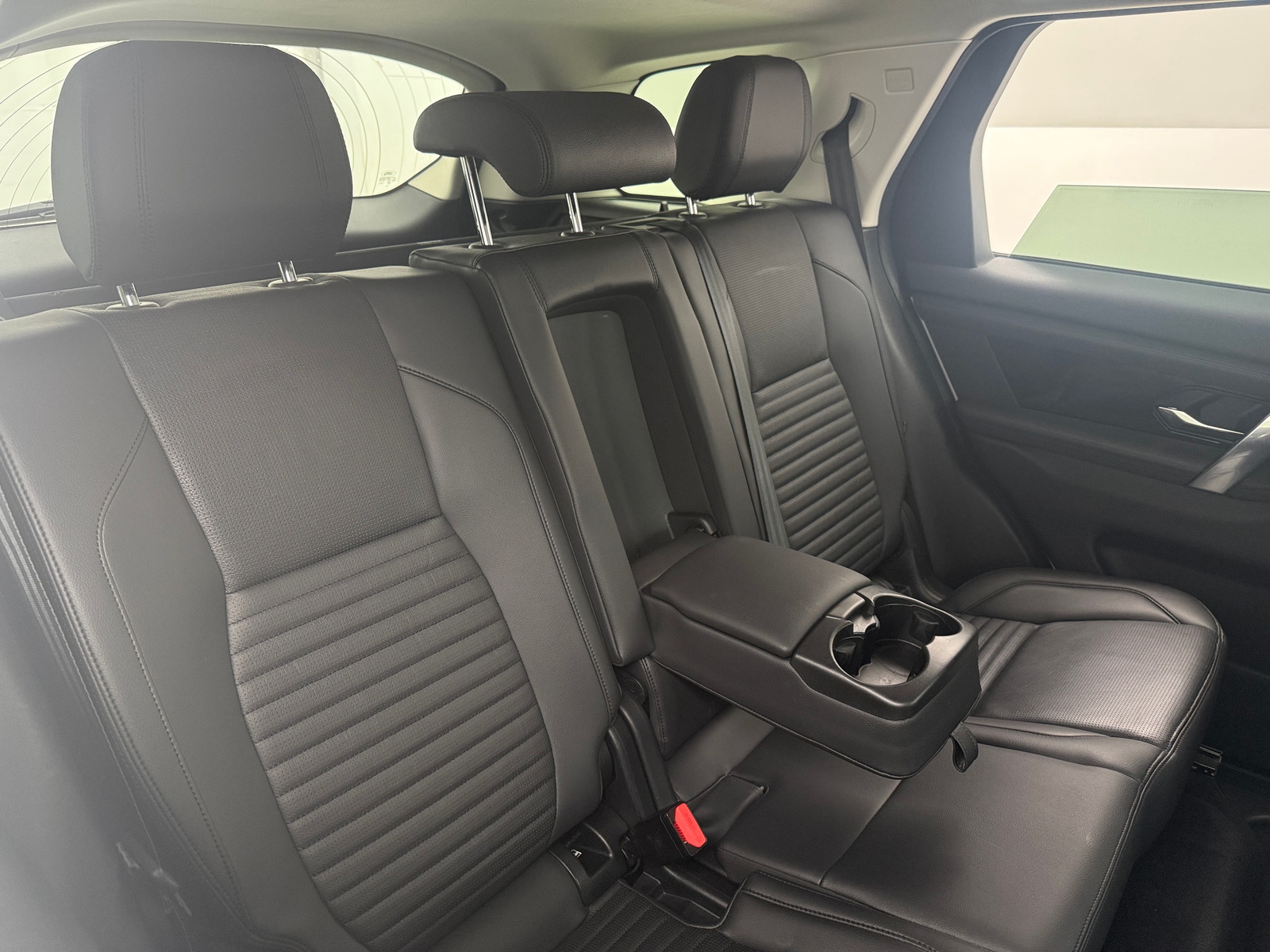 Thumbnail: 2023 Land Rover Discovery Sport - 5
