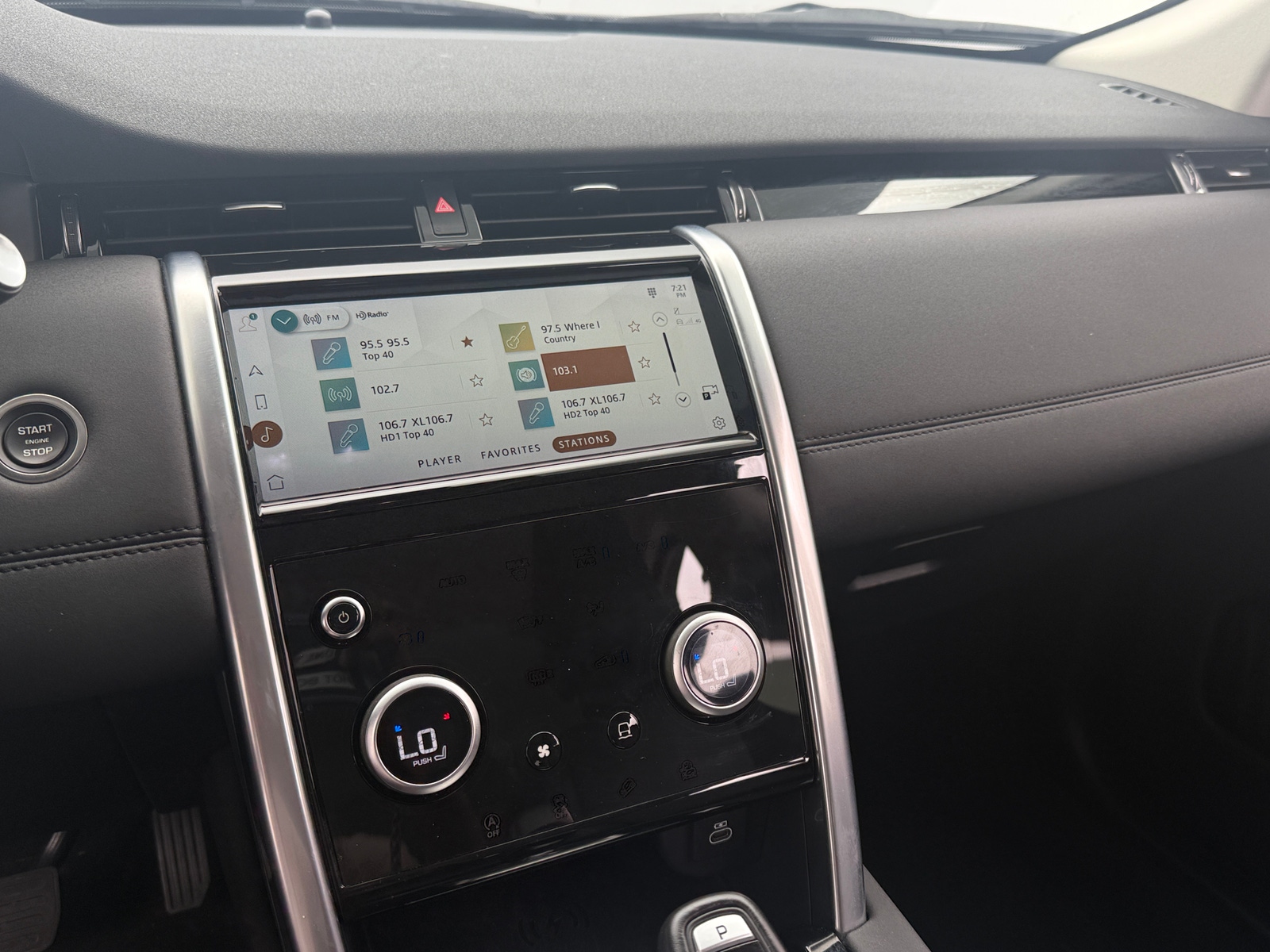 Thumbnail: 2023 Land Rover Discovery Sport - 3