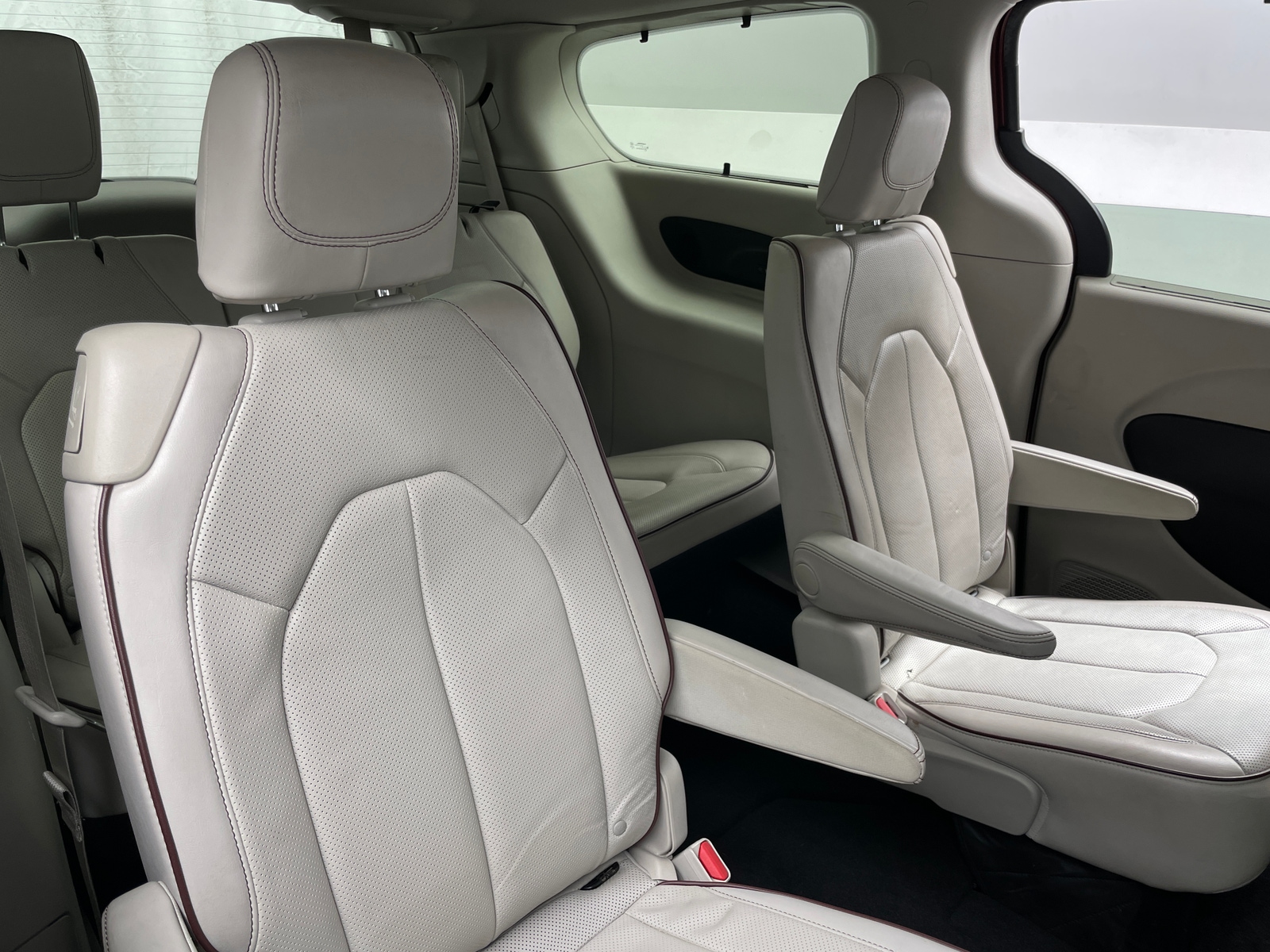 Thumbnail: 2018 Chrysler Pacifica - 5
