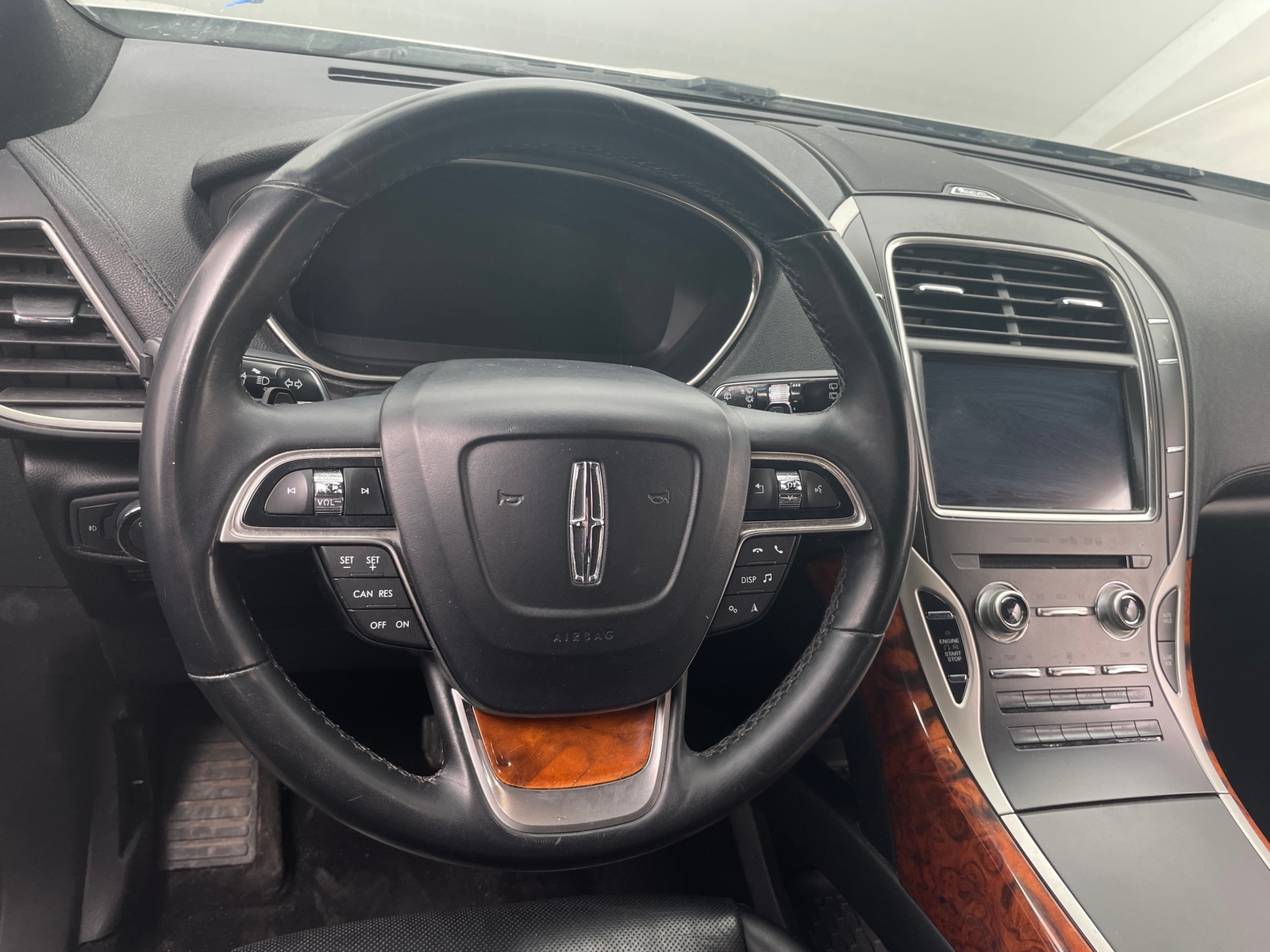 Thumbnail: 2019 Lincoln Nautilus - 4