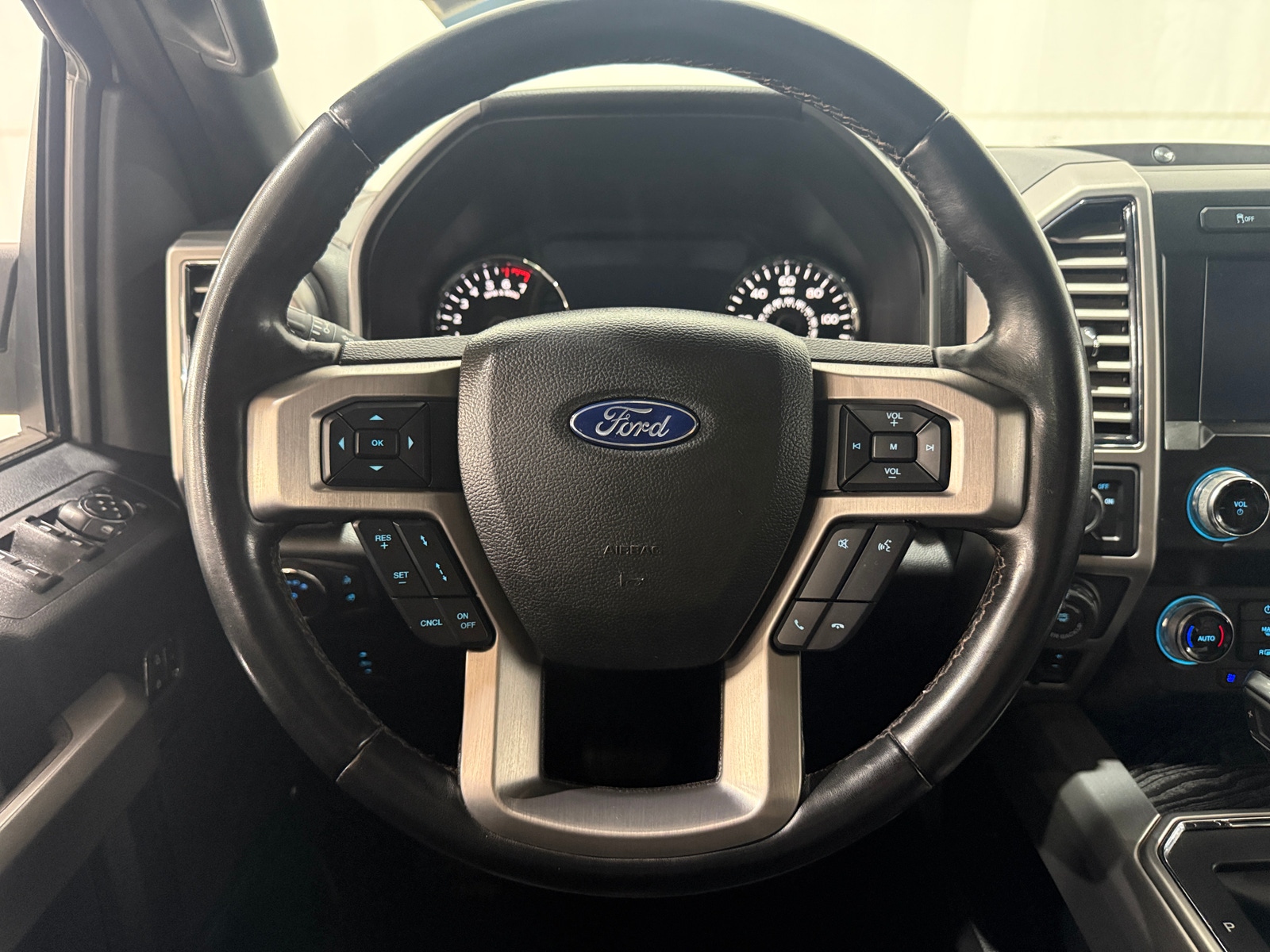 Thumbnail: 2019 Ford Econoline - 4