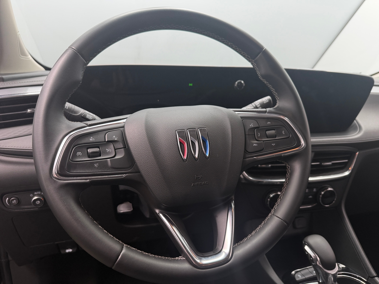 Thumbnail: 2025 Buick Encore GX - 4