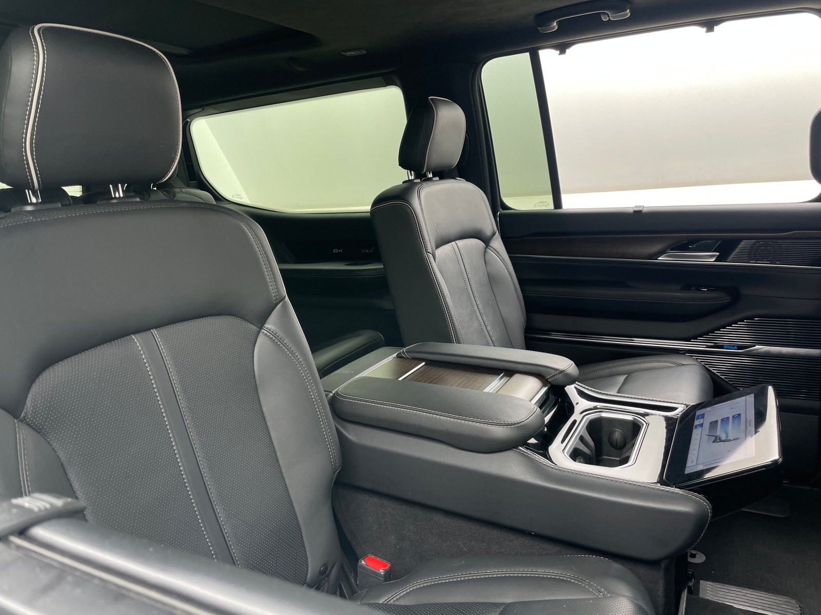 Thumbnail: 2022 Jeep Grand Wagoneer - 5