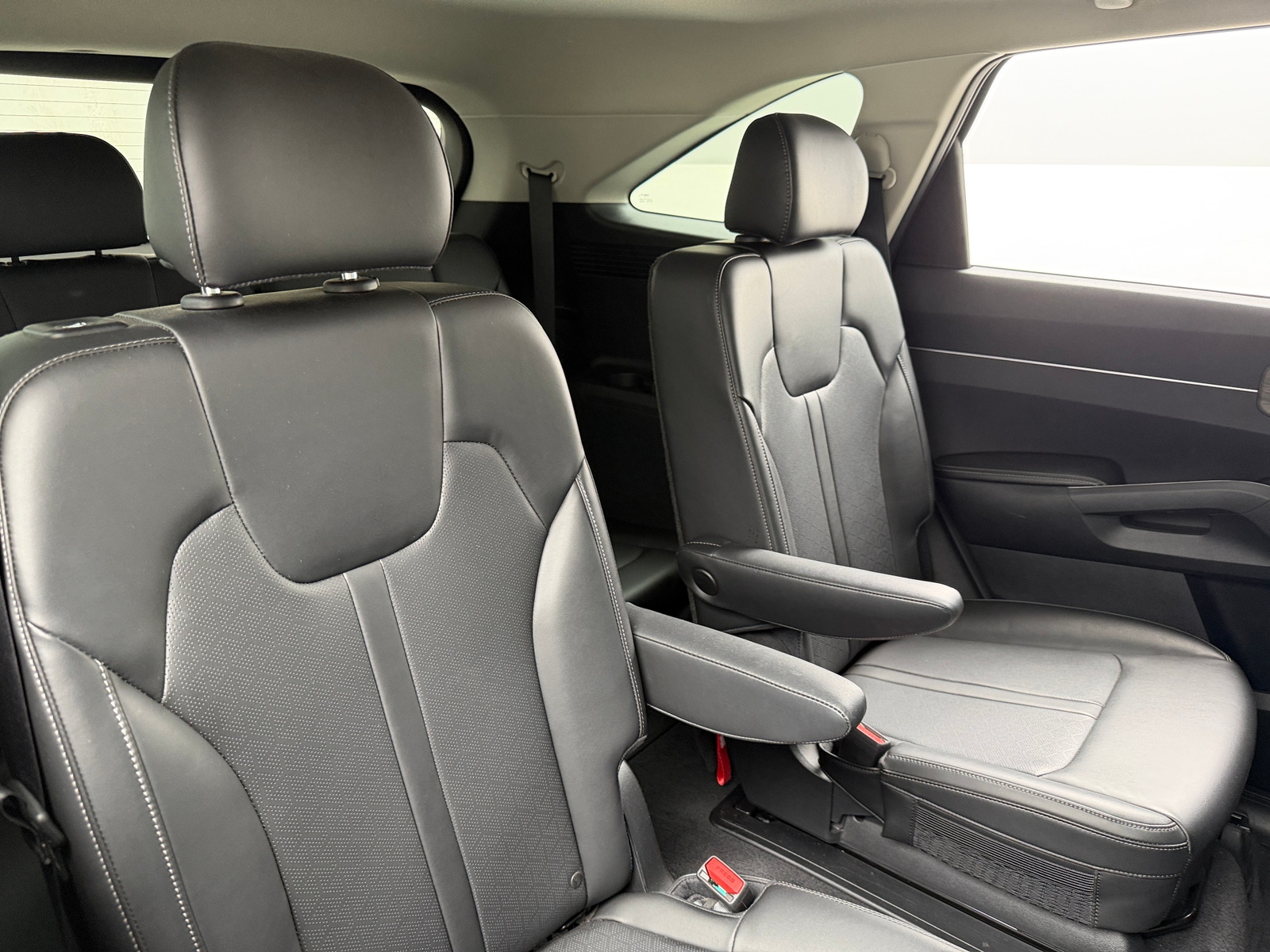 Thumbnail: 2023 Kia Sorento - 5