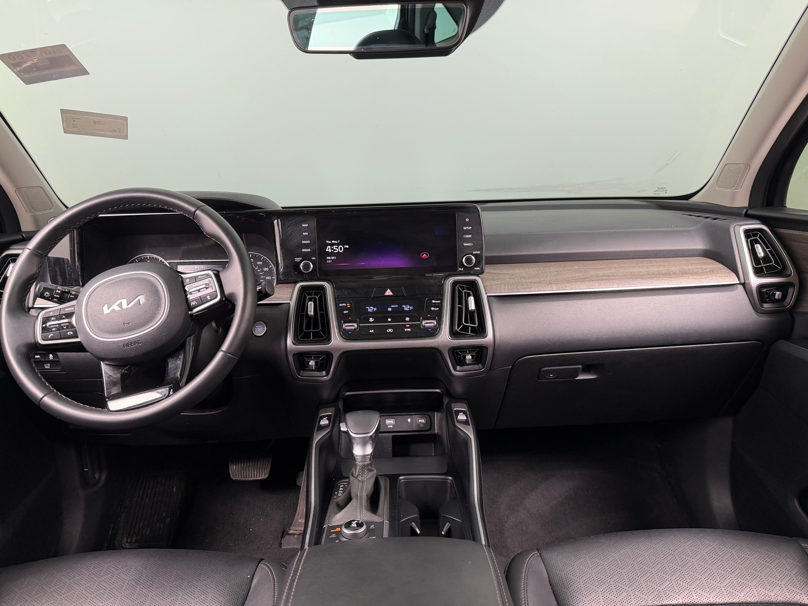 Thumbnail: 2023 Kia Sorento - 2