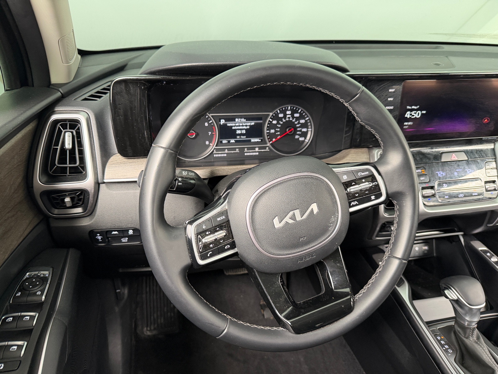 Thumbnail: 2023 Kia Sorento - 4