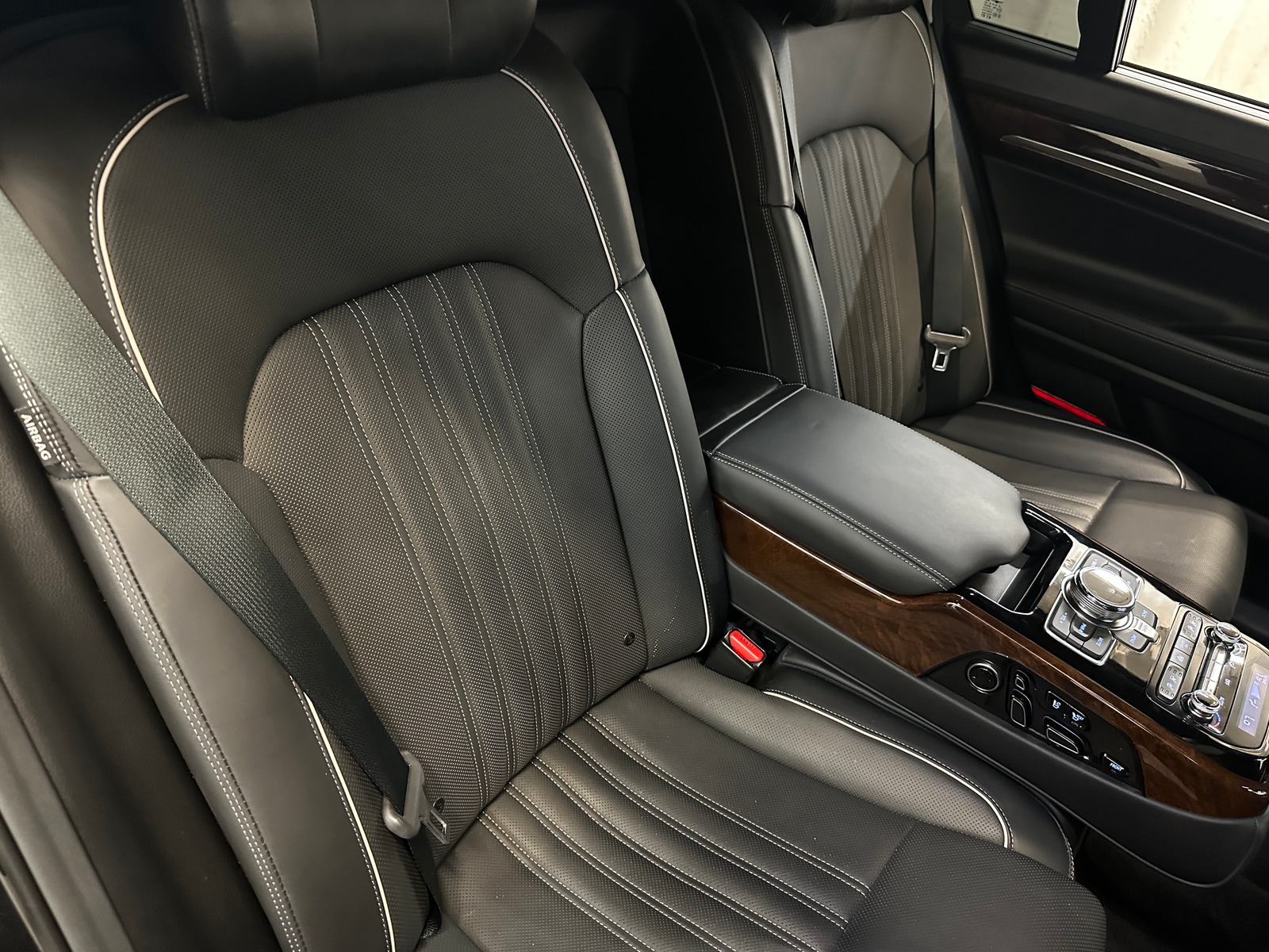 Thumbnail: 2019 Genesis G90 - 5
