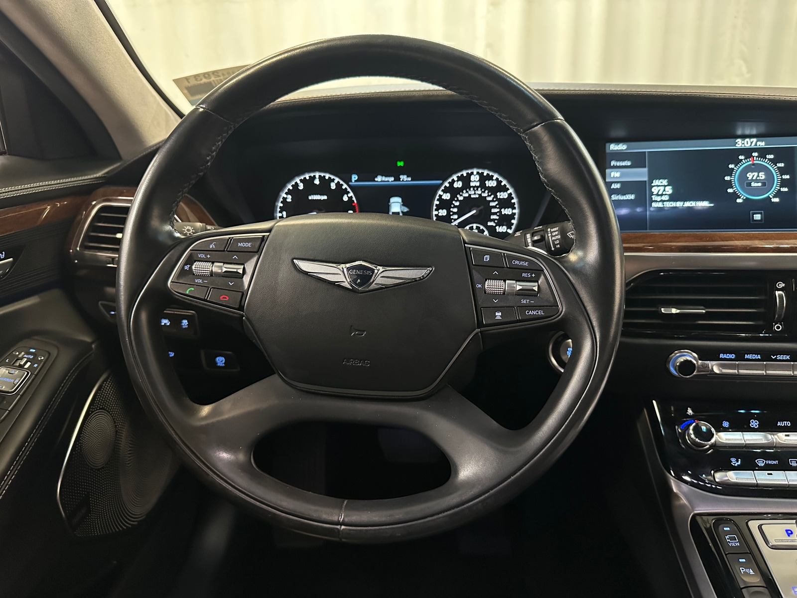Thumbnail: 2019 Genesis G90 - 4