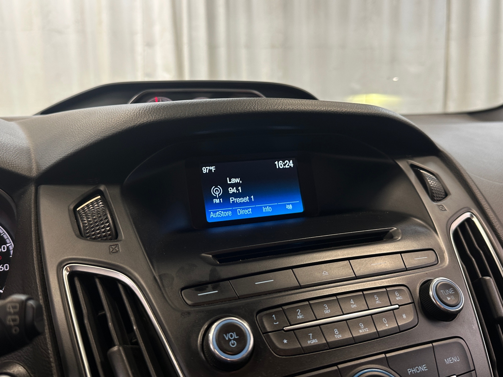 Thumbnail: 2015 Ford Focus - 4