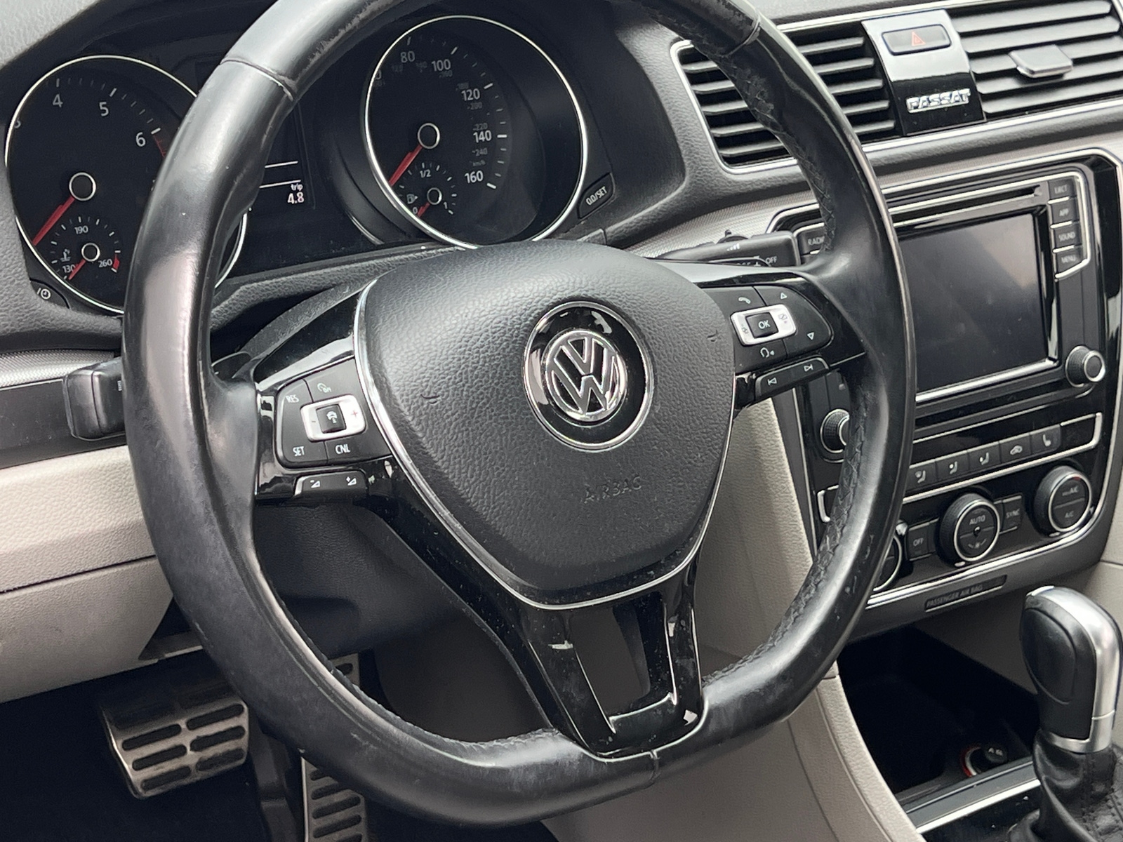 Thumbnail: 2018 Volkswagen Passat - 4