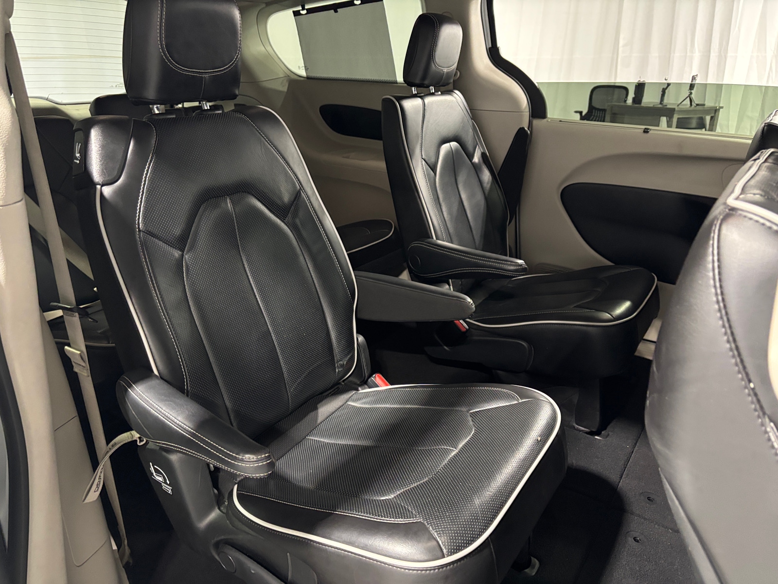 Thumbnail: 2023 Chrysler Pacifica - 5