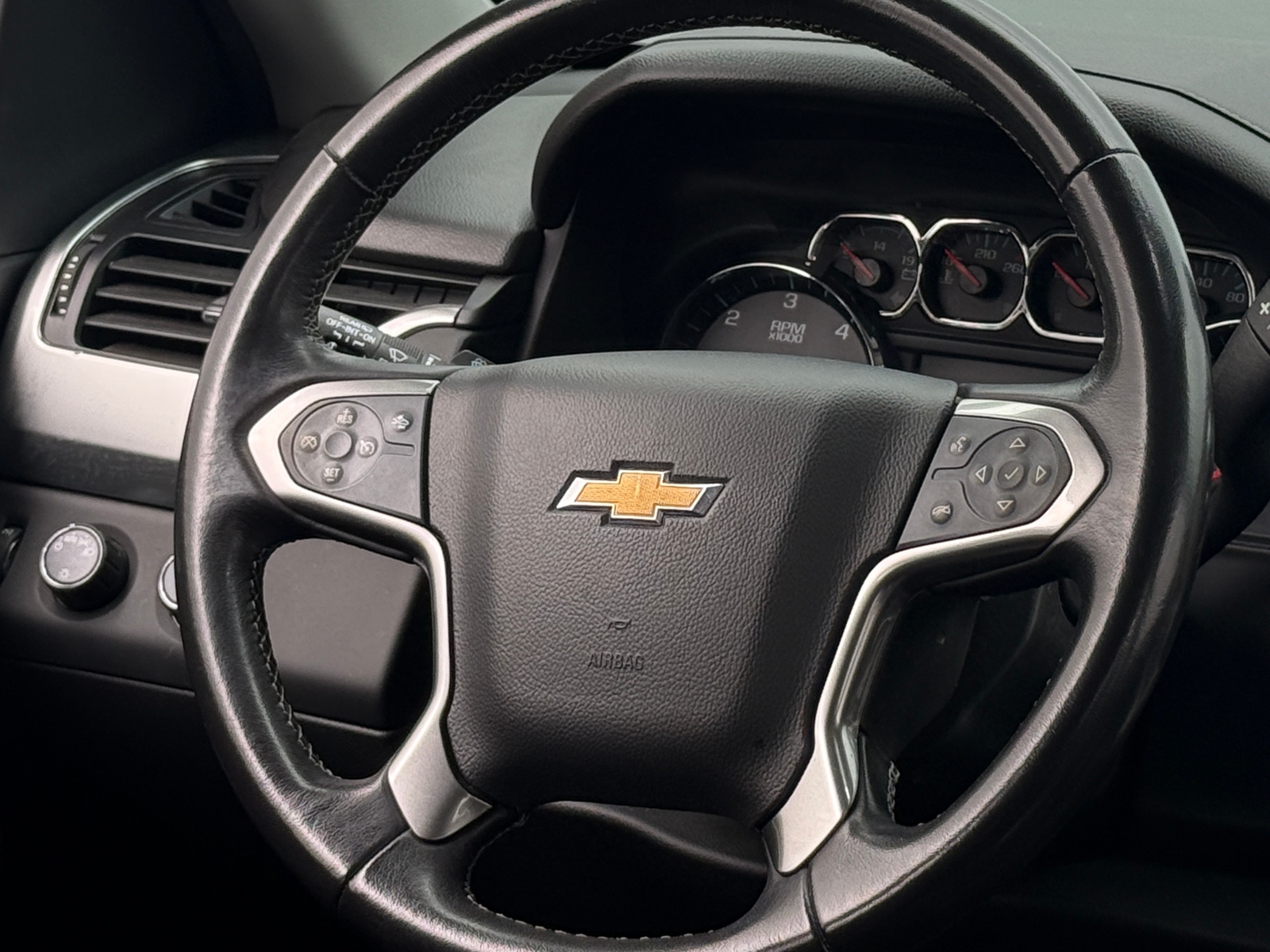 Thumbnail: 2020 Chevrolet Suburban - 4
