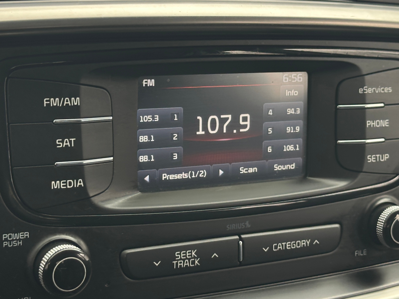 Thumbnail: 2016 Kia Sorento - 3