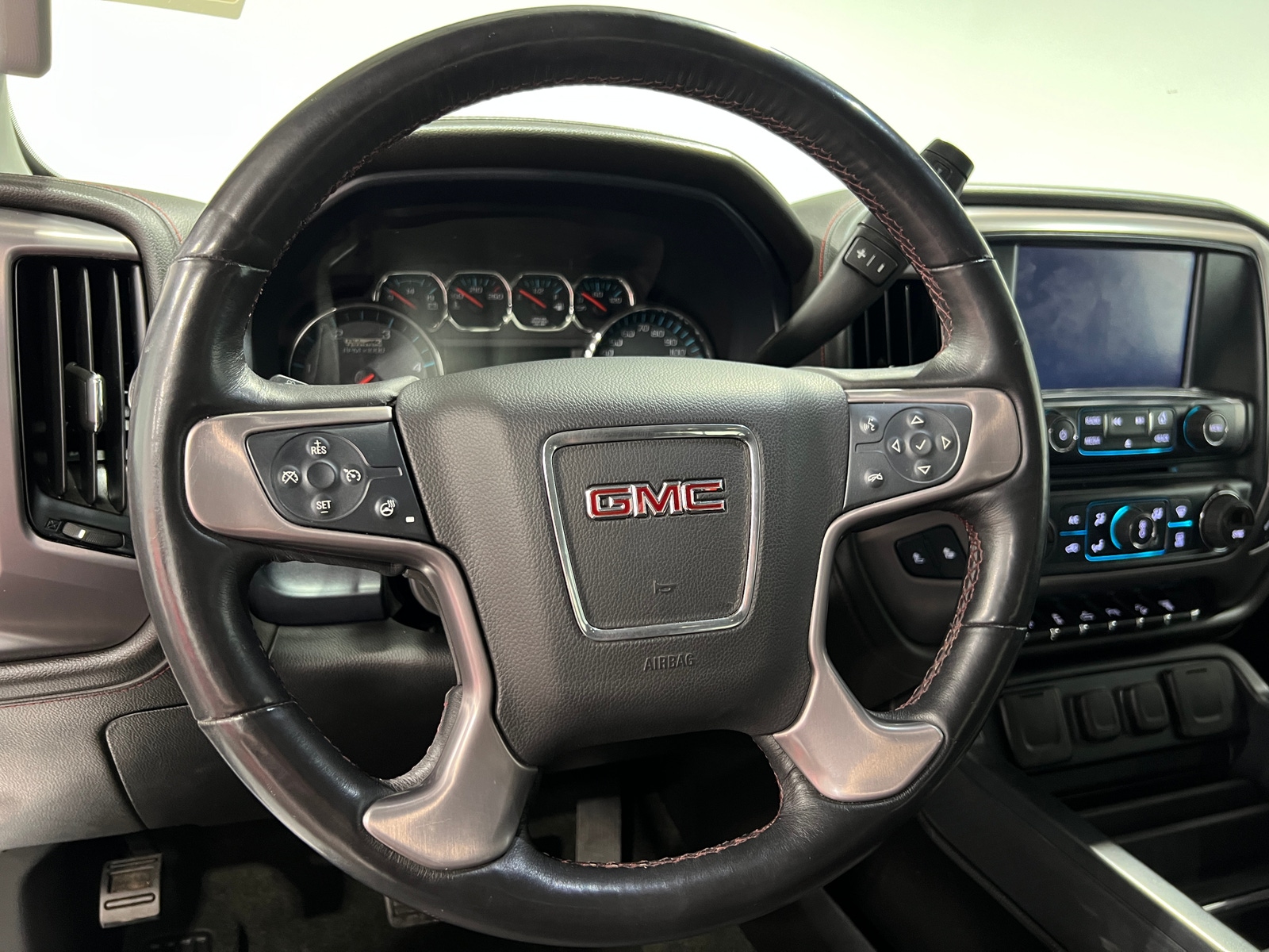 Thumbnail: 2017 GMC Sierra 2500 - 4