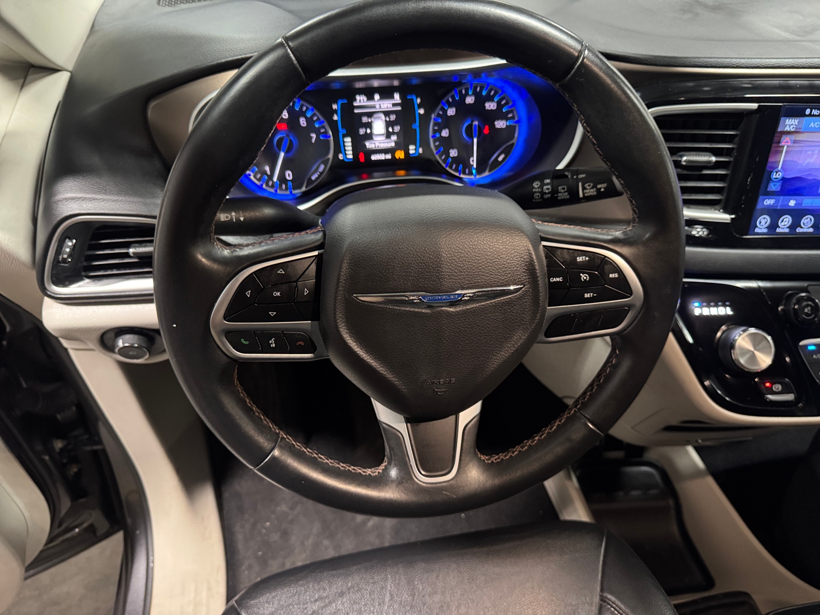Thumbnail: 2017 Chrysler Pacifica - 4