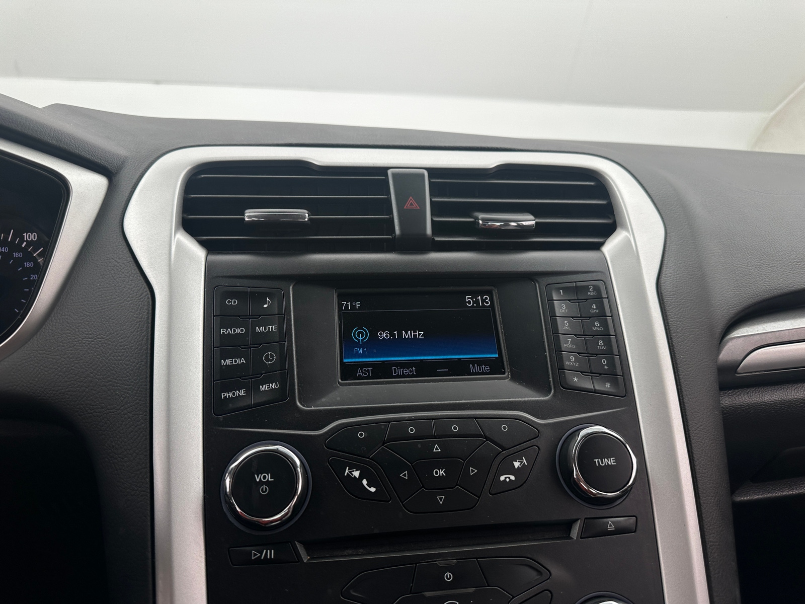 Thumbnail: 2015 Ford Fusion - 4