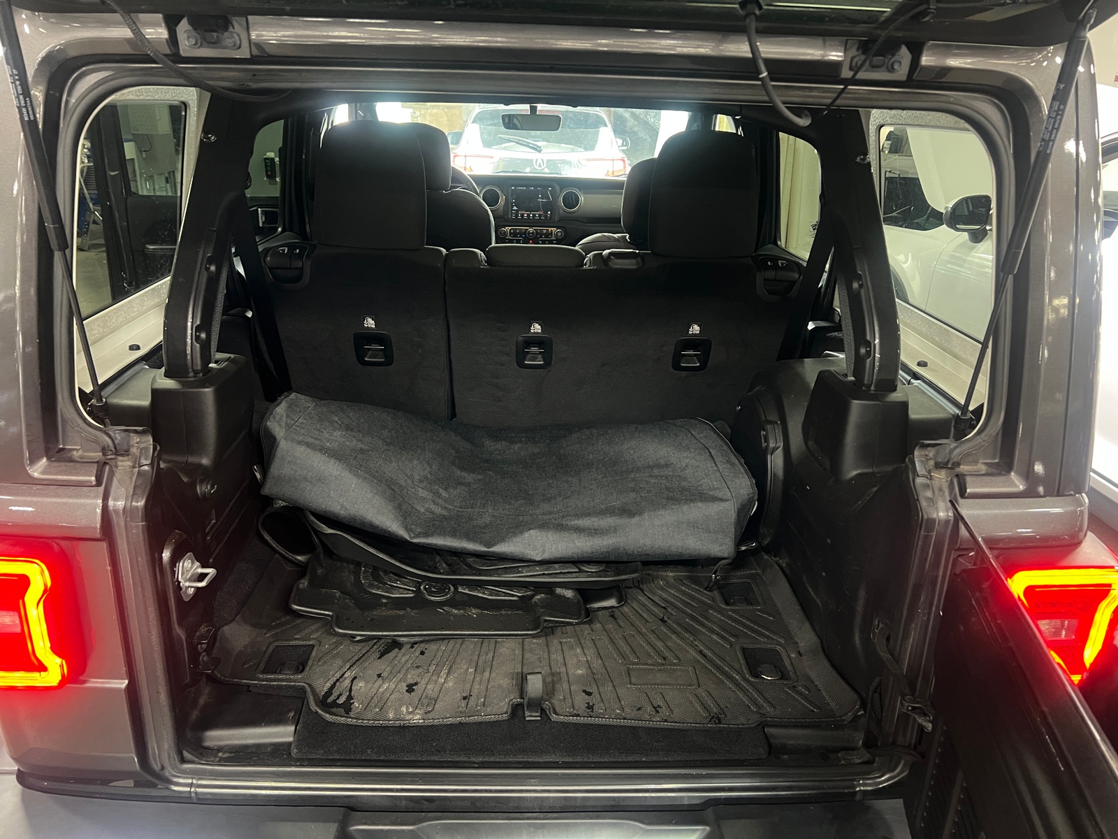 Thumbnail: 2019 Jeep Wrangler - 7