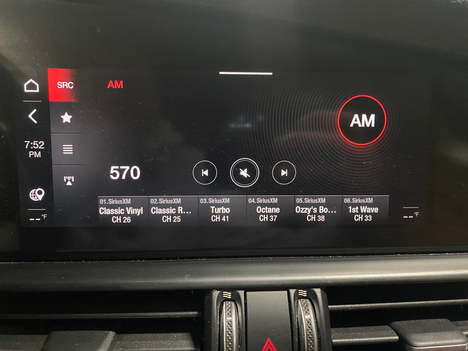 Thumbnail: 2021 Alfa Romeo Giulia - 3