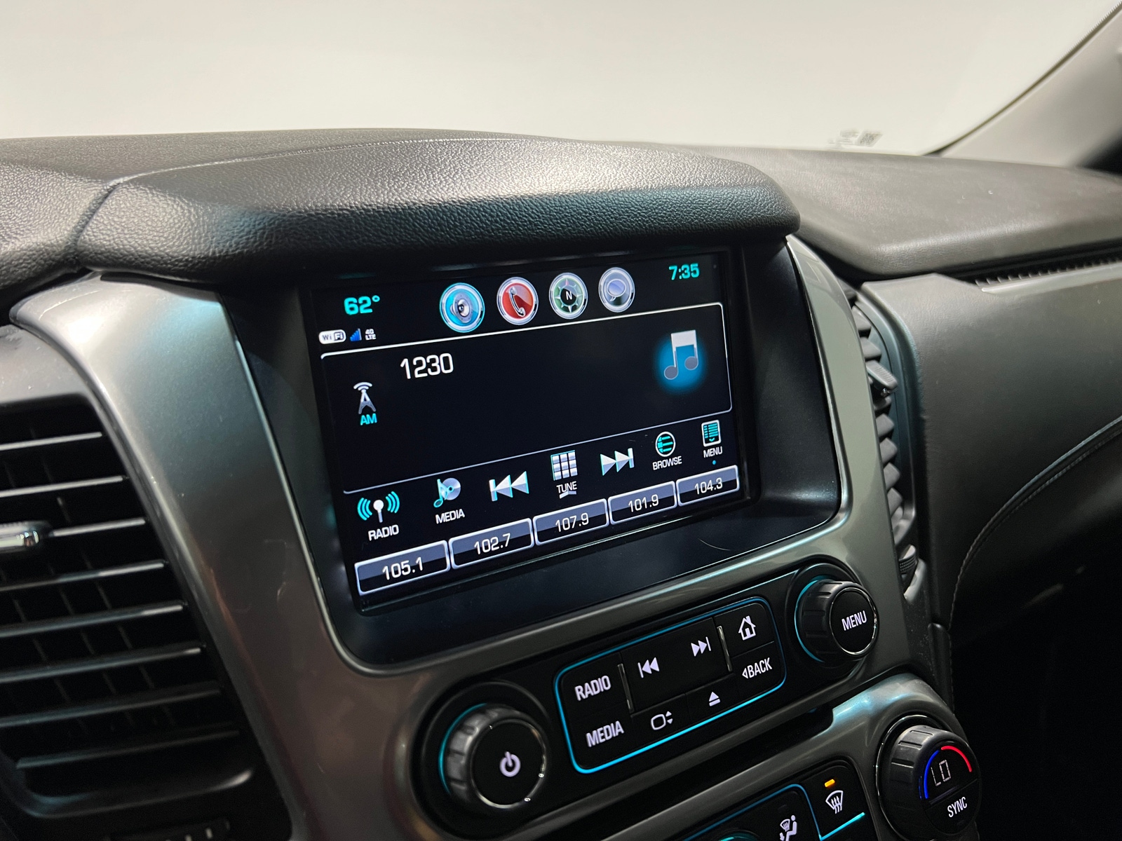 Thumbnail: 2020 Chevrolet Tahoe - 3