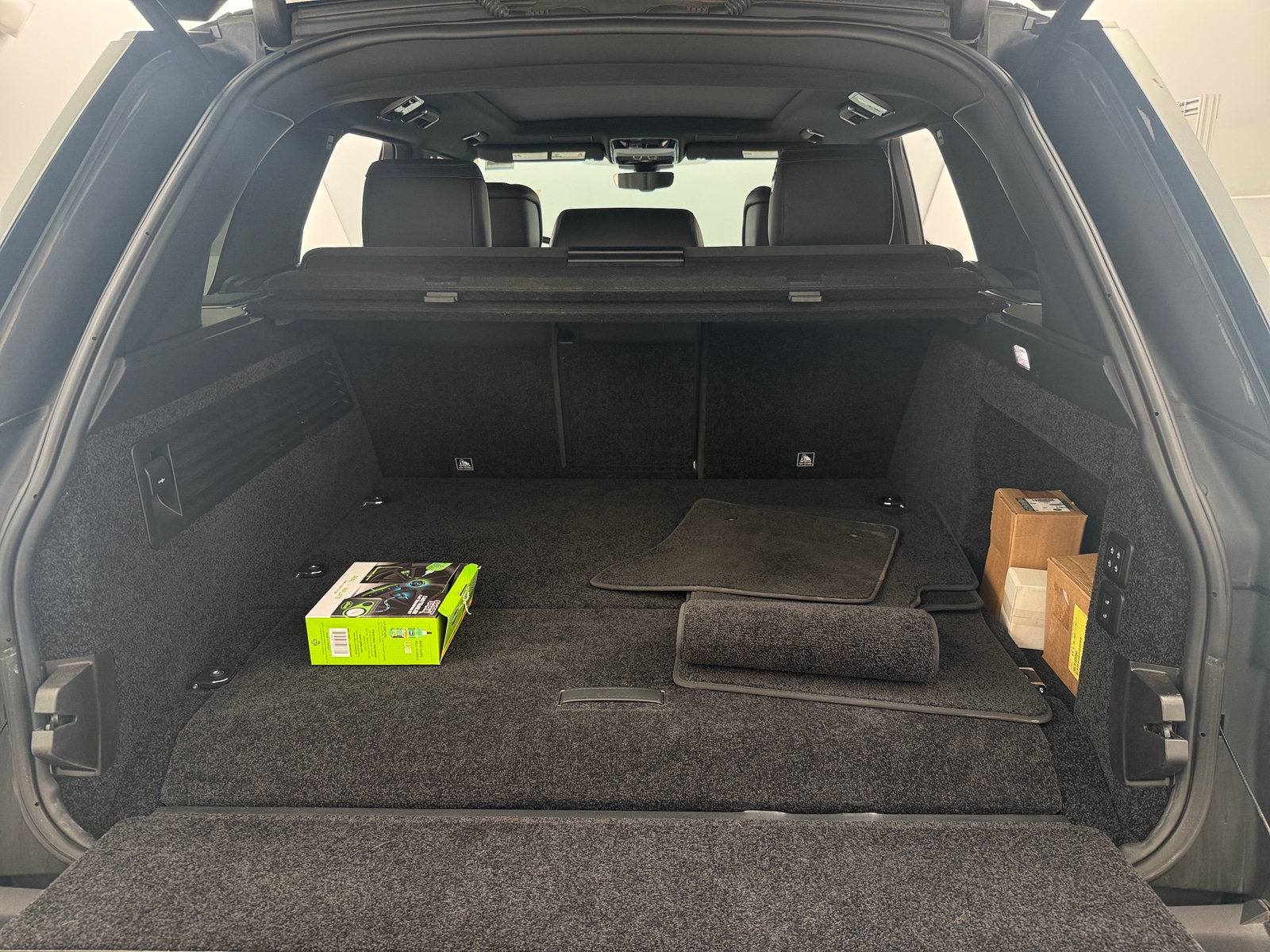 Thumbnail: 2020 Land Rover Range Rover - 6