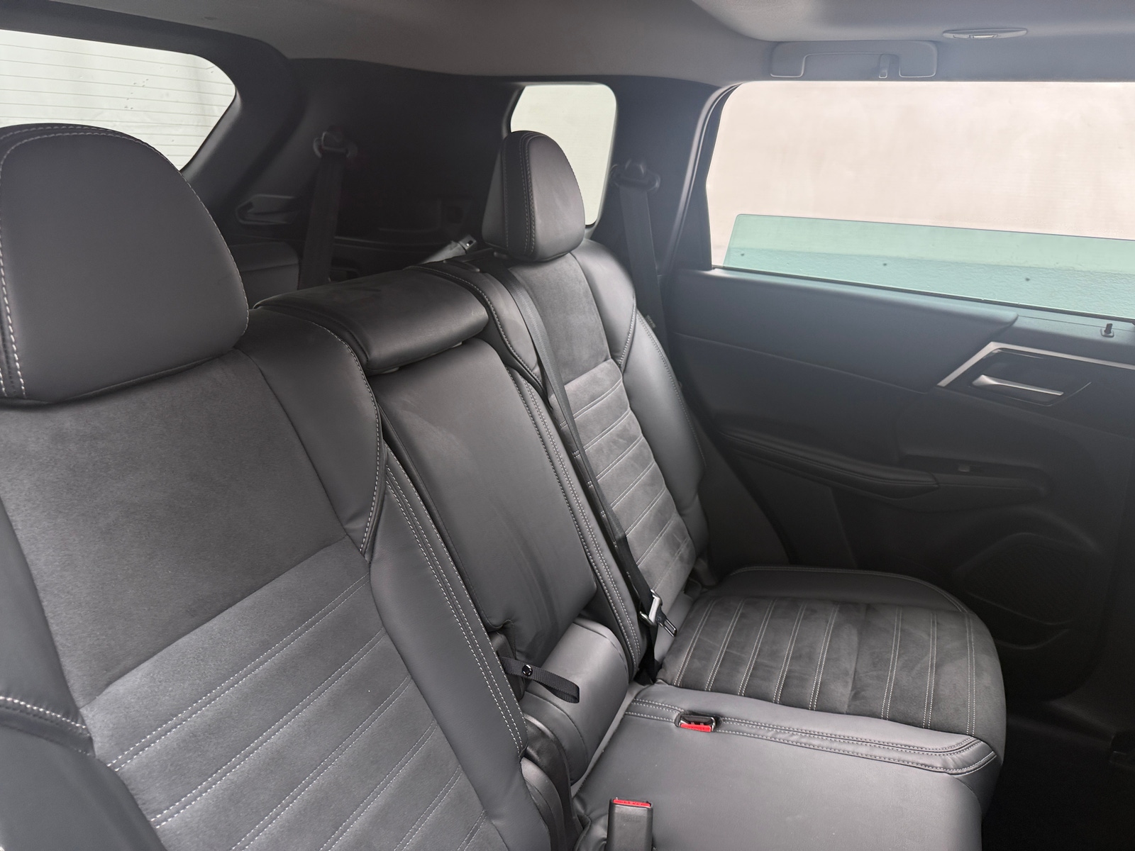 Thumbnail: 2023 Mitsubishi Outlander - 5