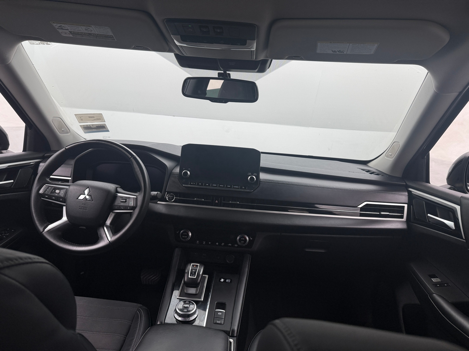 Thumbnail: 2023 Mitsubishi Outlander - 2