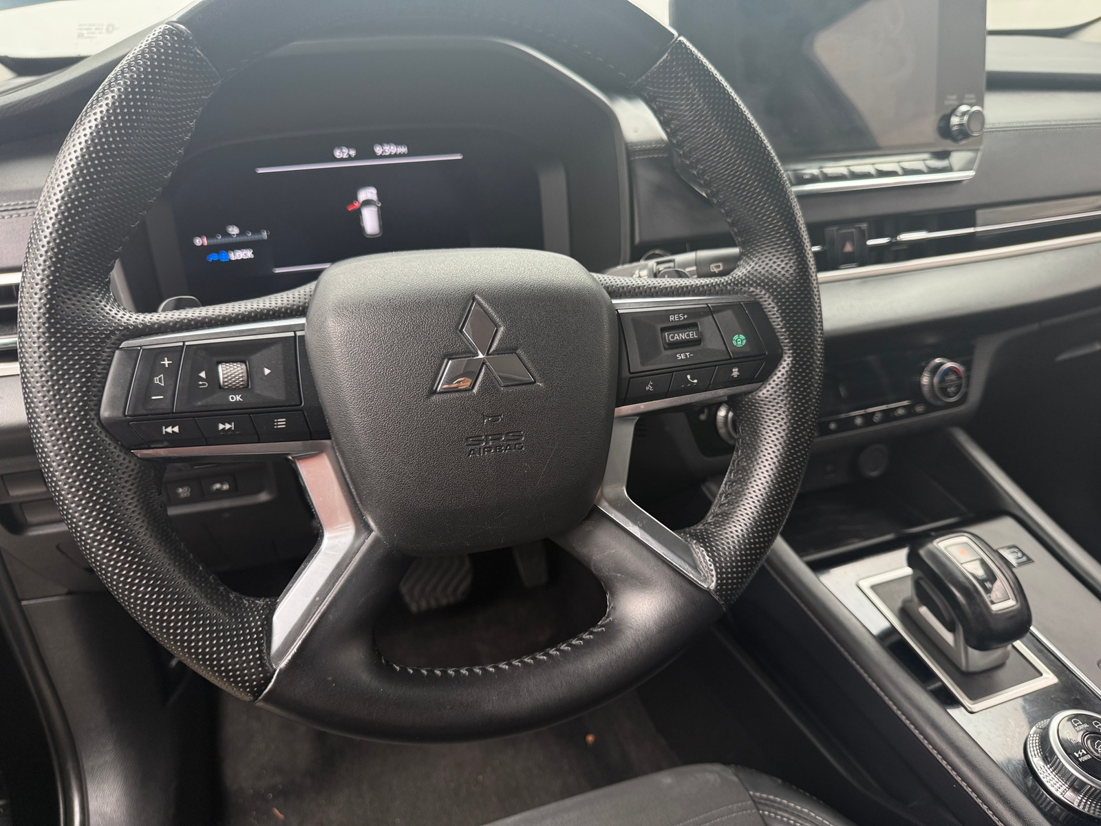 Thumbnail: 2023 Mitsubishi Outlander - 4