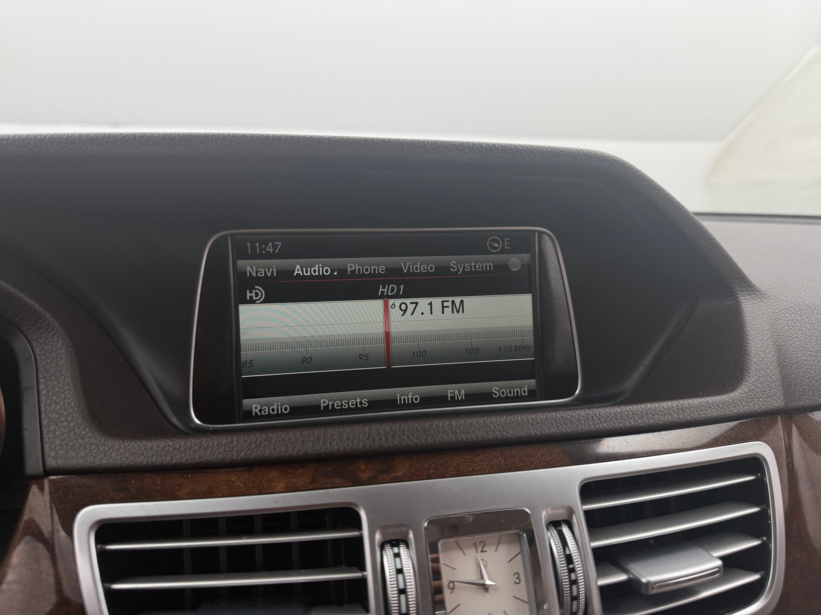 Thumbnail: 2014 Mercedes-Benz E-Class - 3