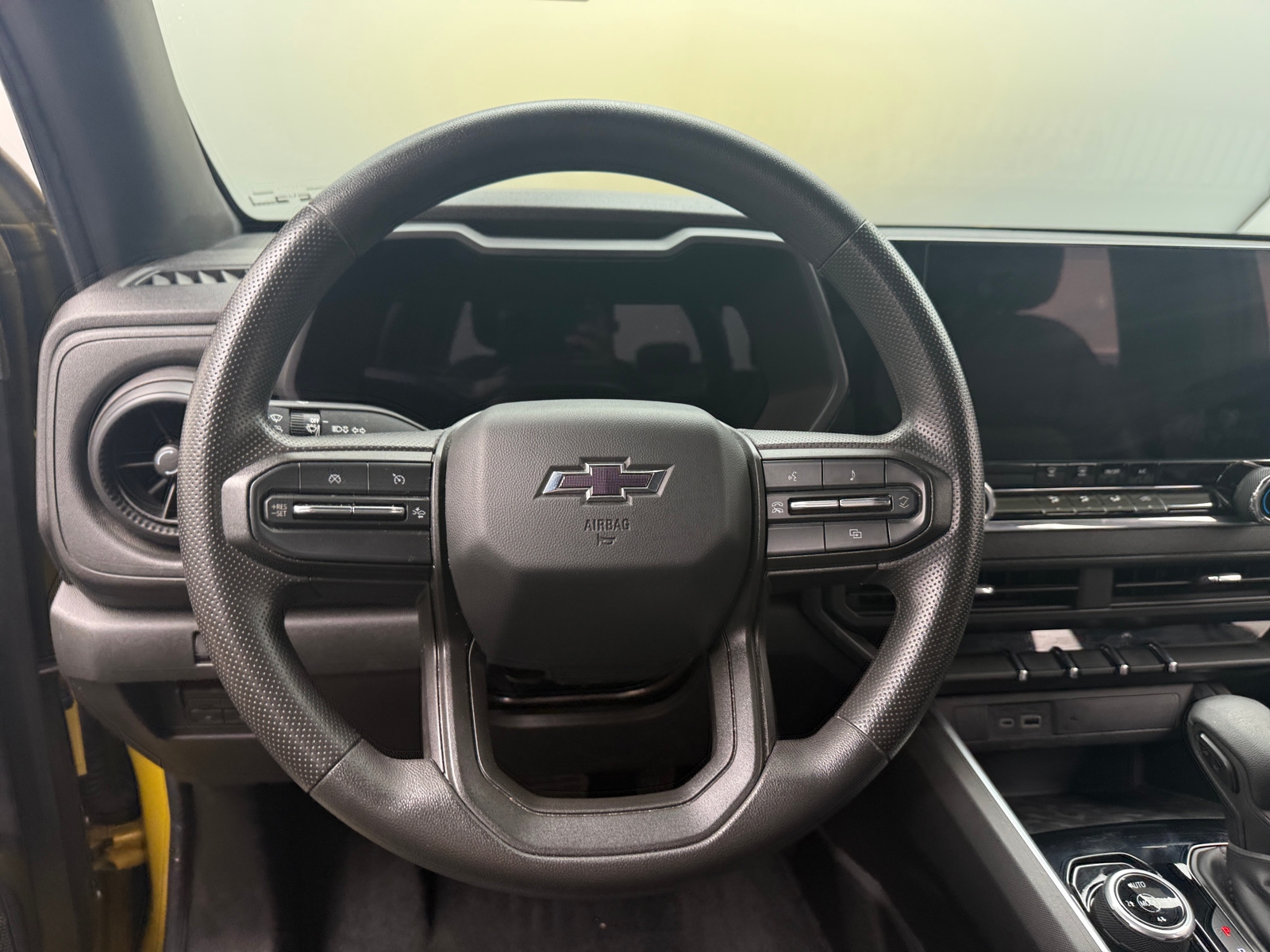 Thumbnail: 2023 Chevrolet Colorado - 5