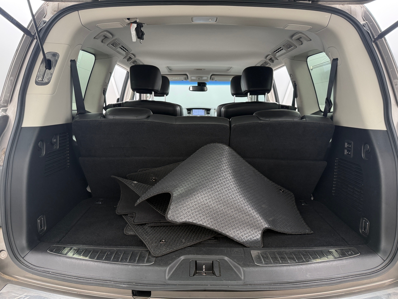 Thumbnail: 2017 INFINITI QX80 - 6