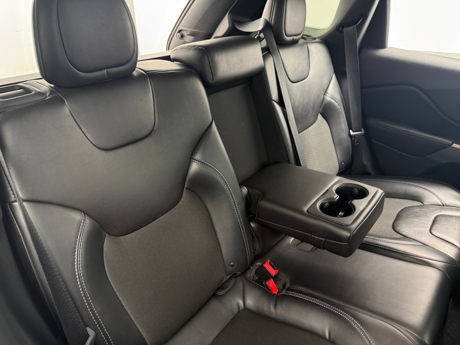 Thumbnail: 2019 Jeep Cherokee - 5