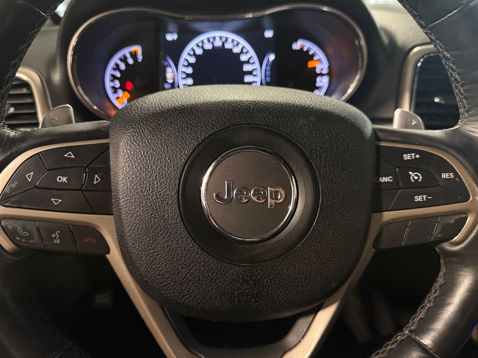 Thumbnail: 2015 Jeep Grand Cherokee - 4