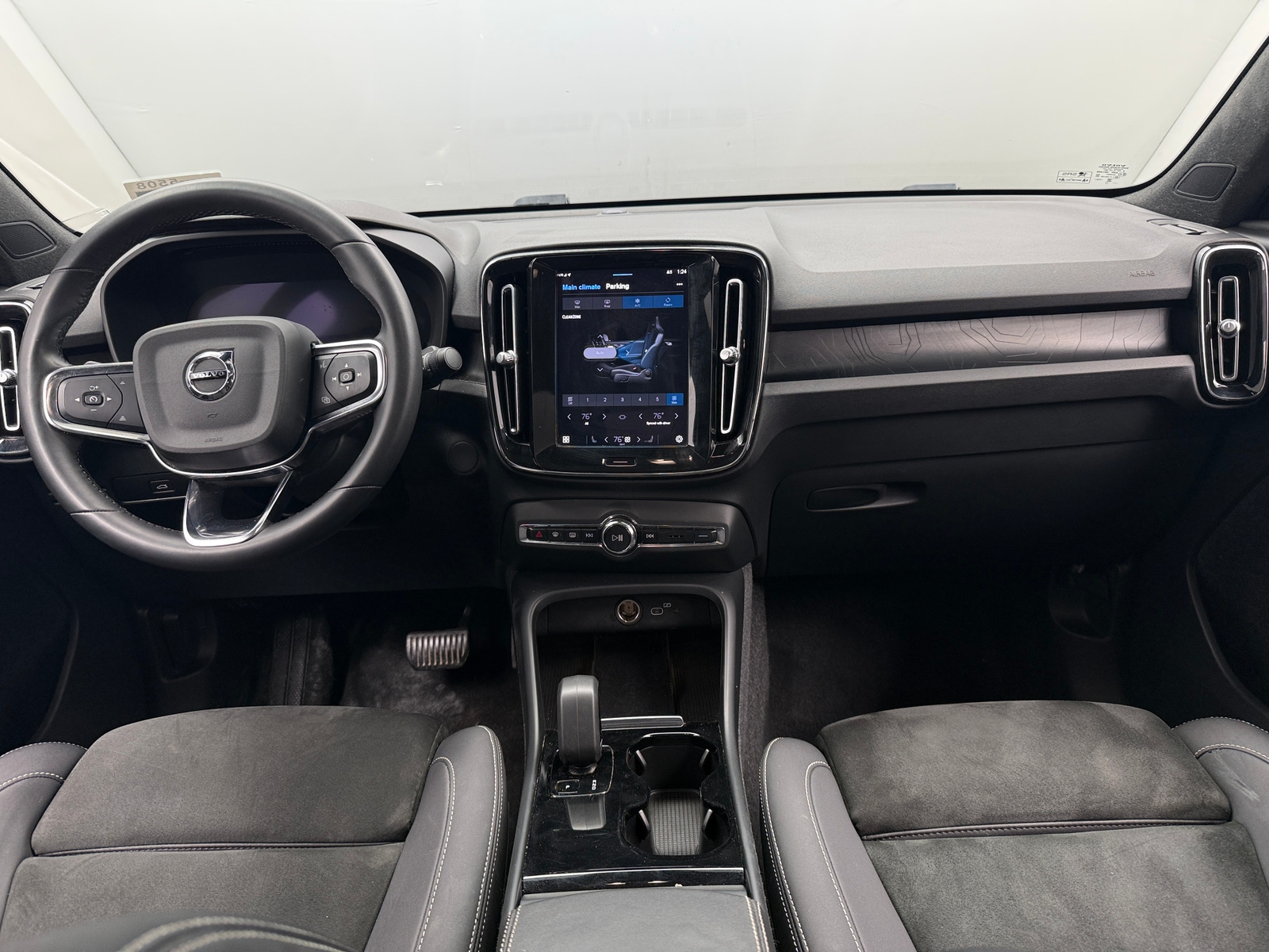 Thumbnail: 2023 Volvo C40 - 3