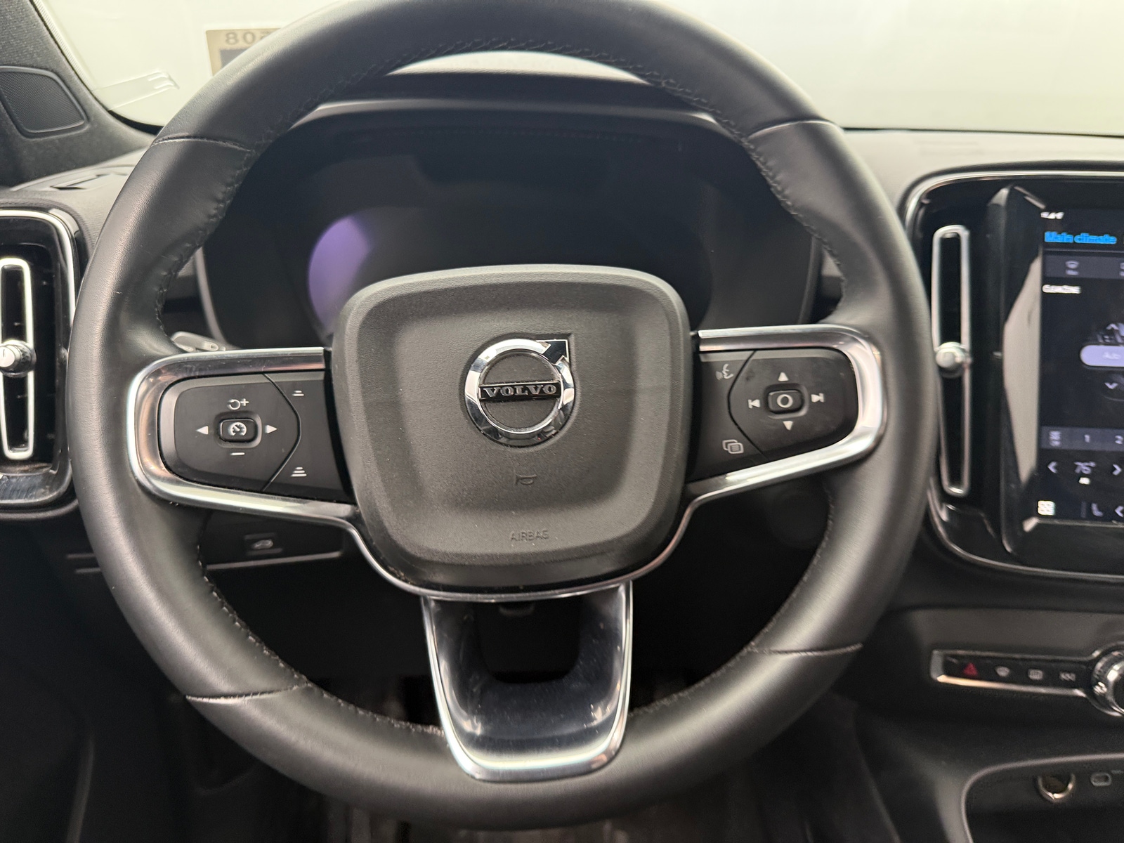 Thumbnail: 2023 Volvo C40 - 5