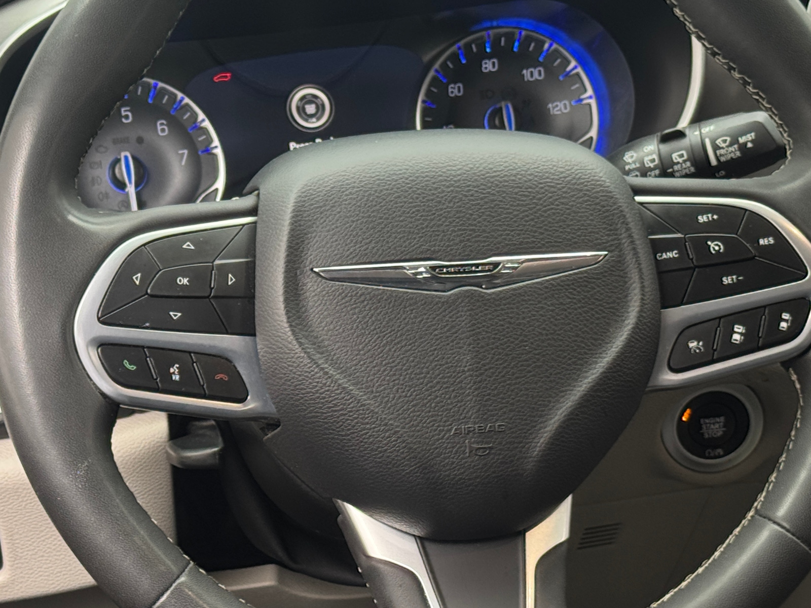 Thumbnail: 2023 Chrysler Pacifica - 4