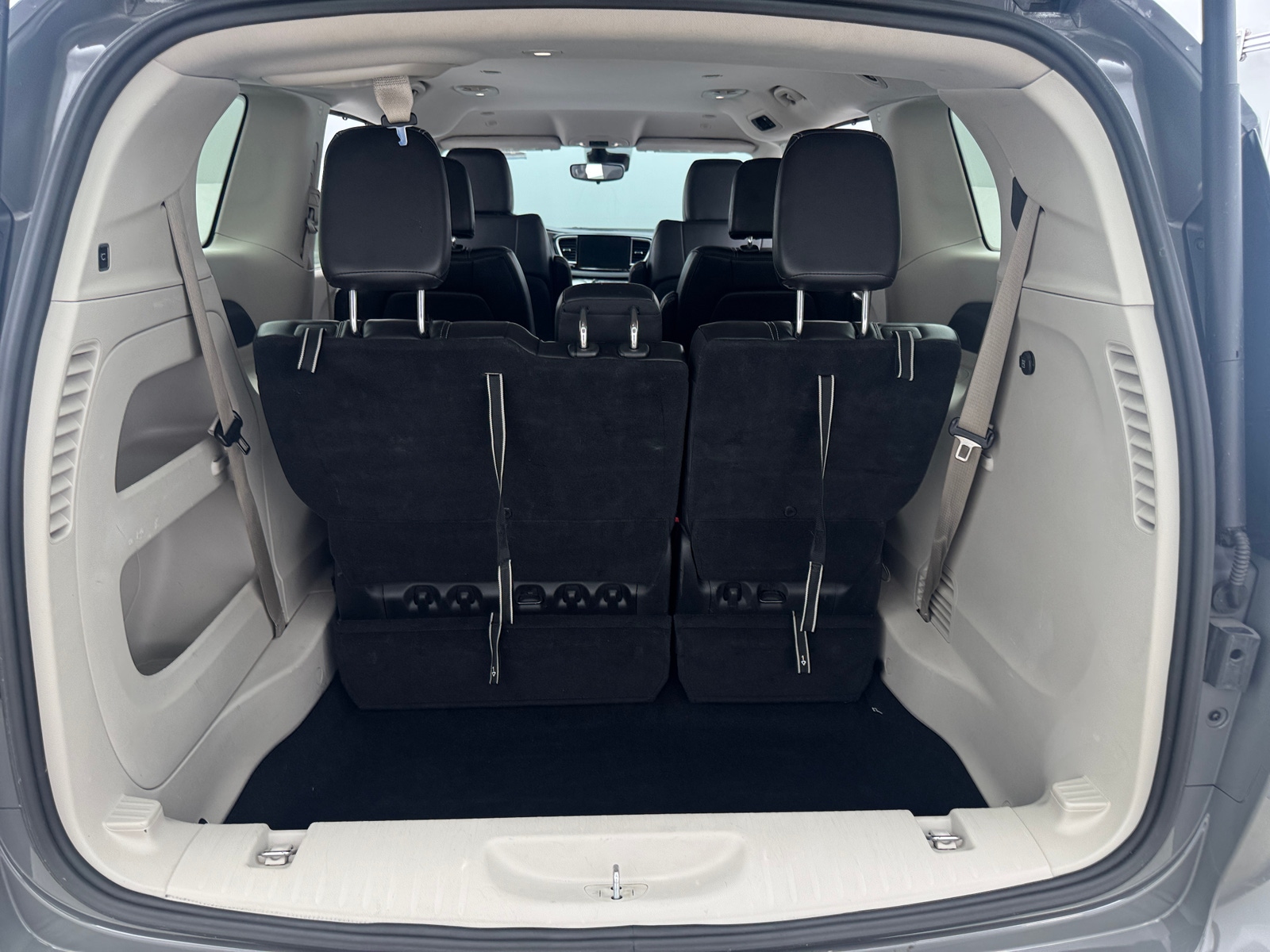 Thumbnail: 2023 Chrysler Pacifica - 6